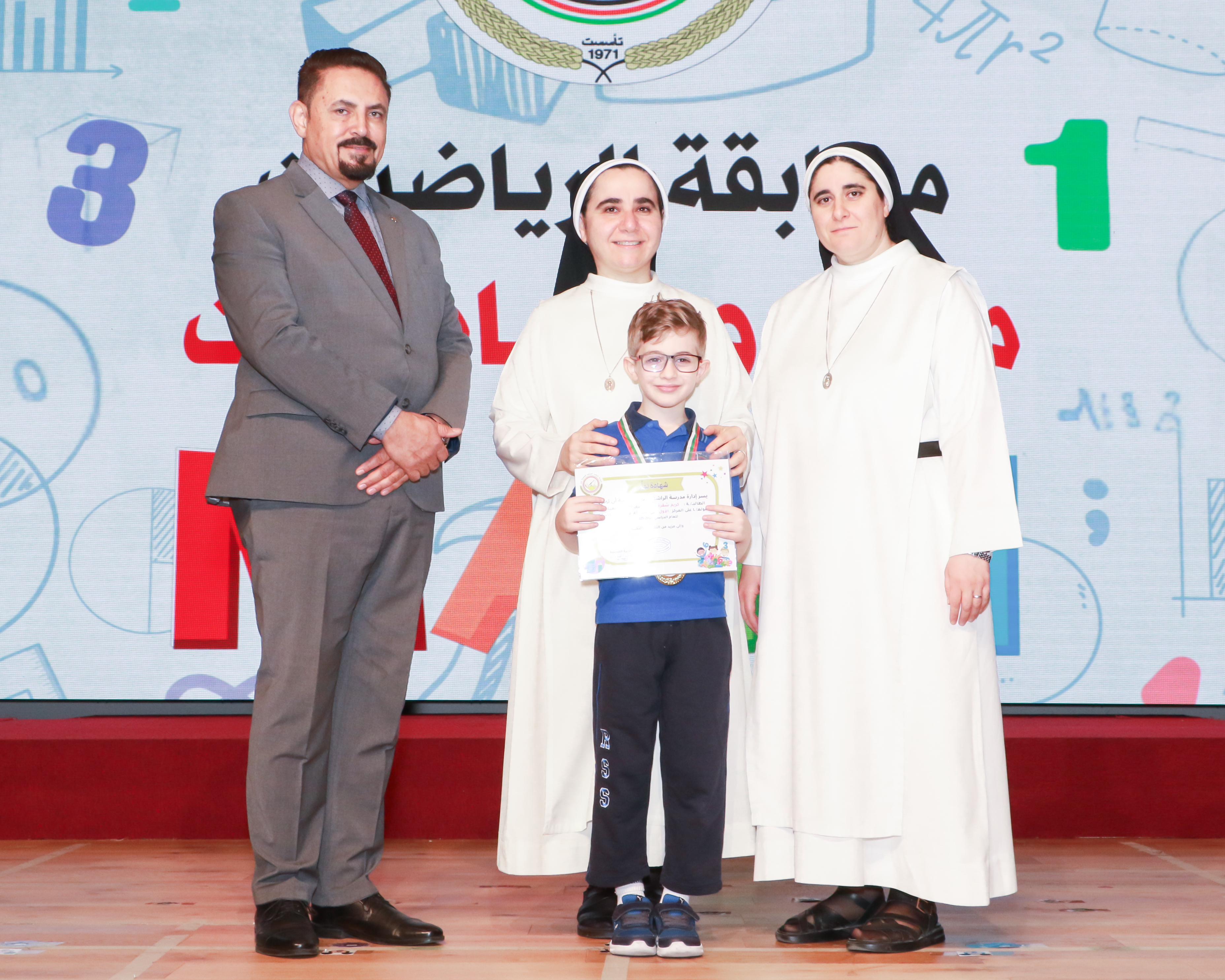 تَكْرِيمُ الطُّلّابِ الفائِزينَ في مُسابَقَةِ 