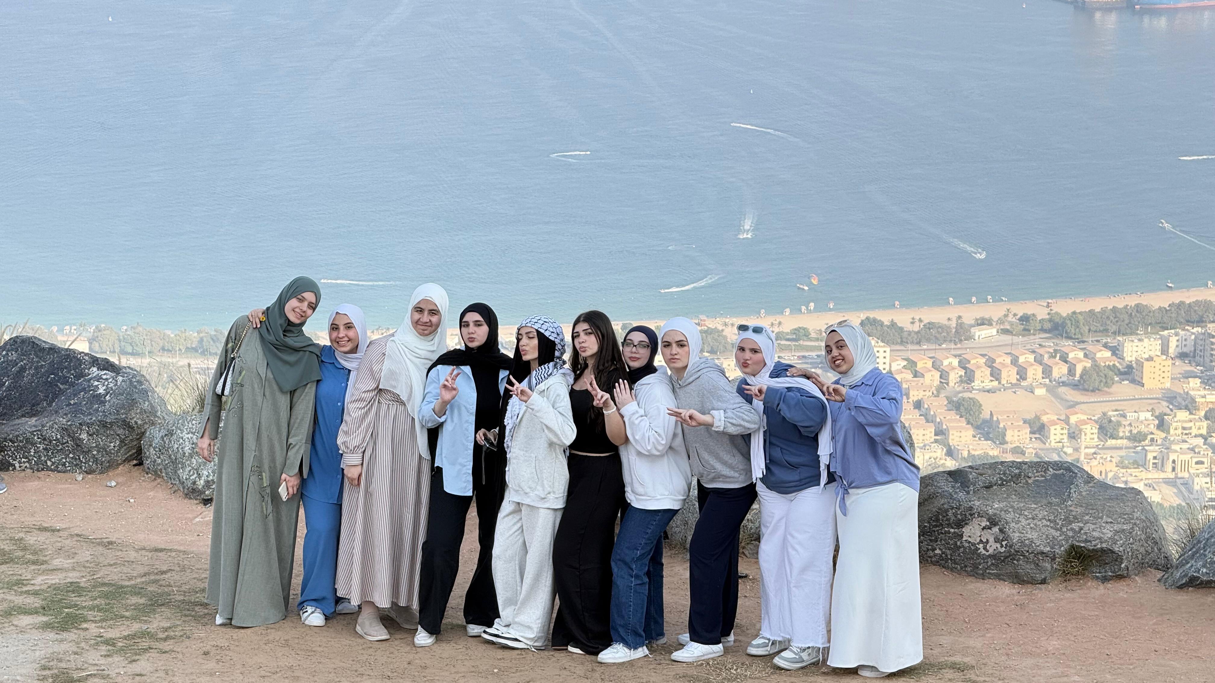 رحلة ترفيهية لطالبات الصفوف ( 11-12) إلى خورفكان (استراحة السحب ) 