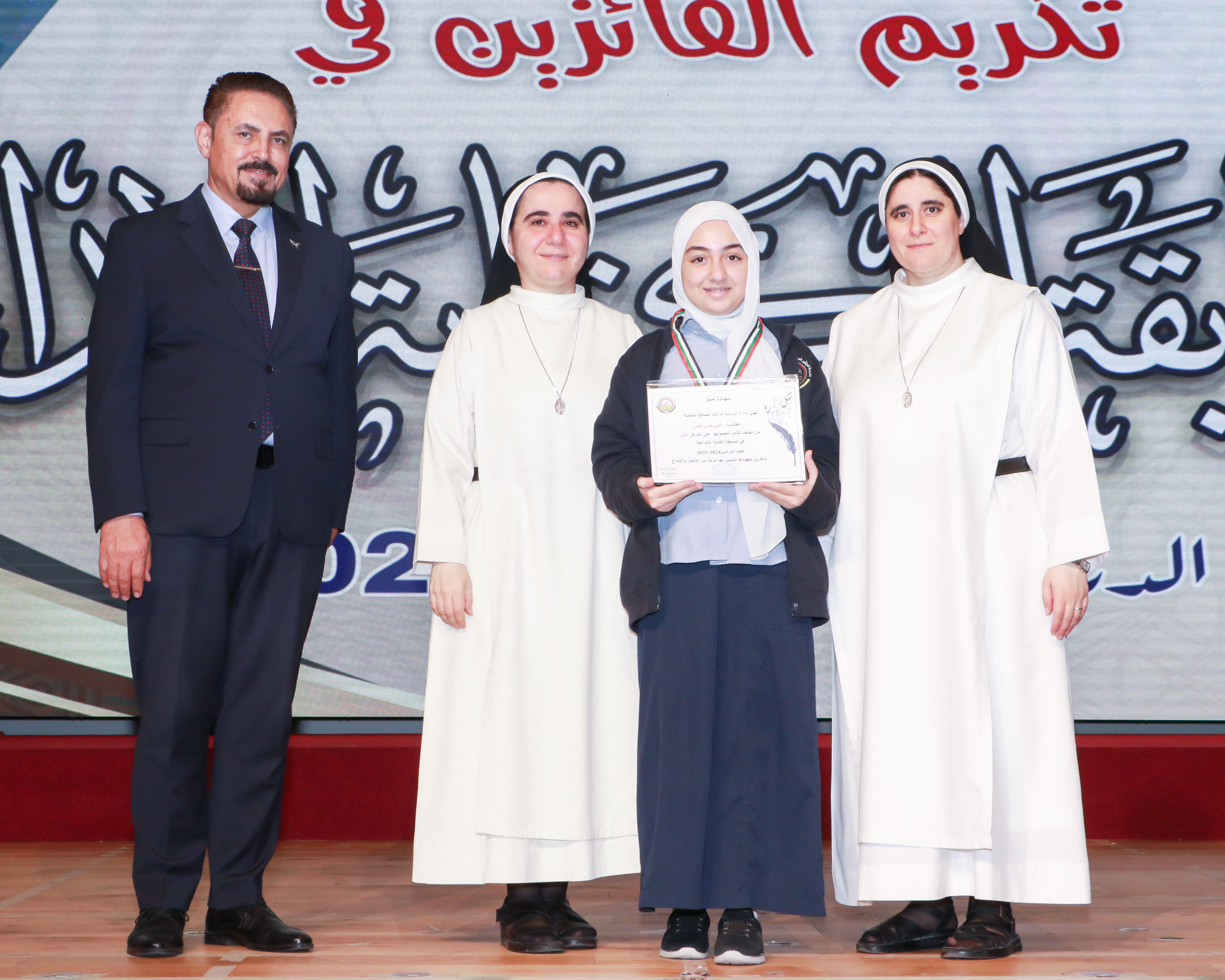 الطلاب الفائزين في مسابقة الكتابة الإبداعية