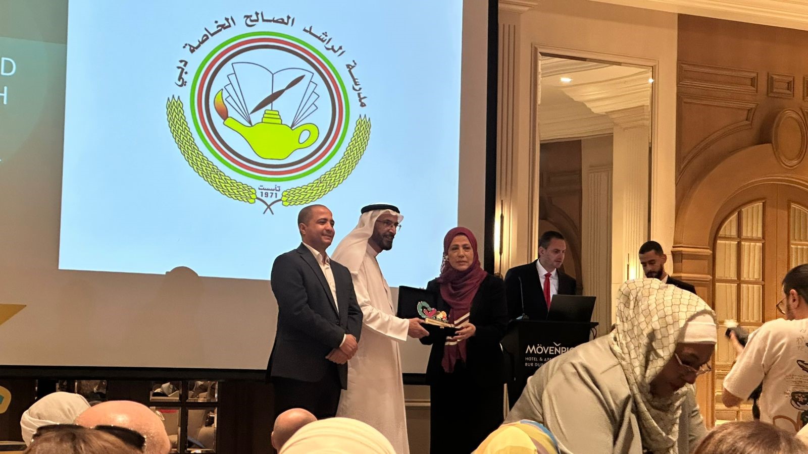 تكريم المدارس الرائدة في اختبارات