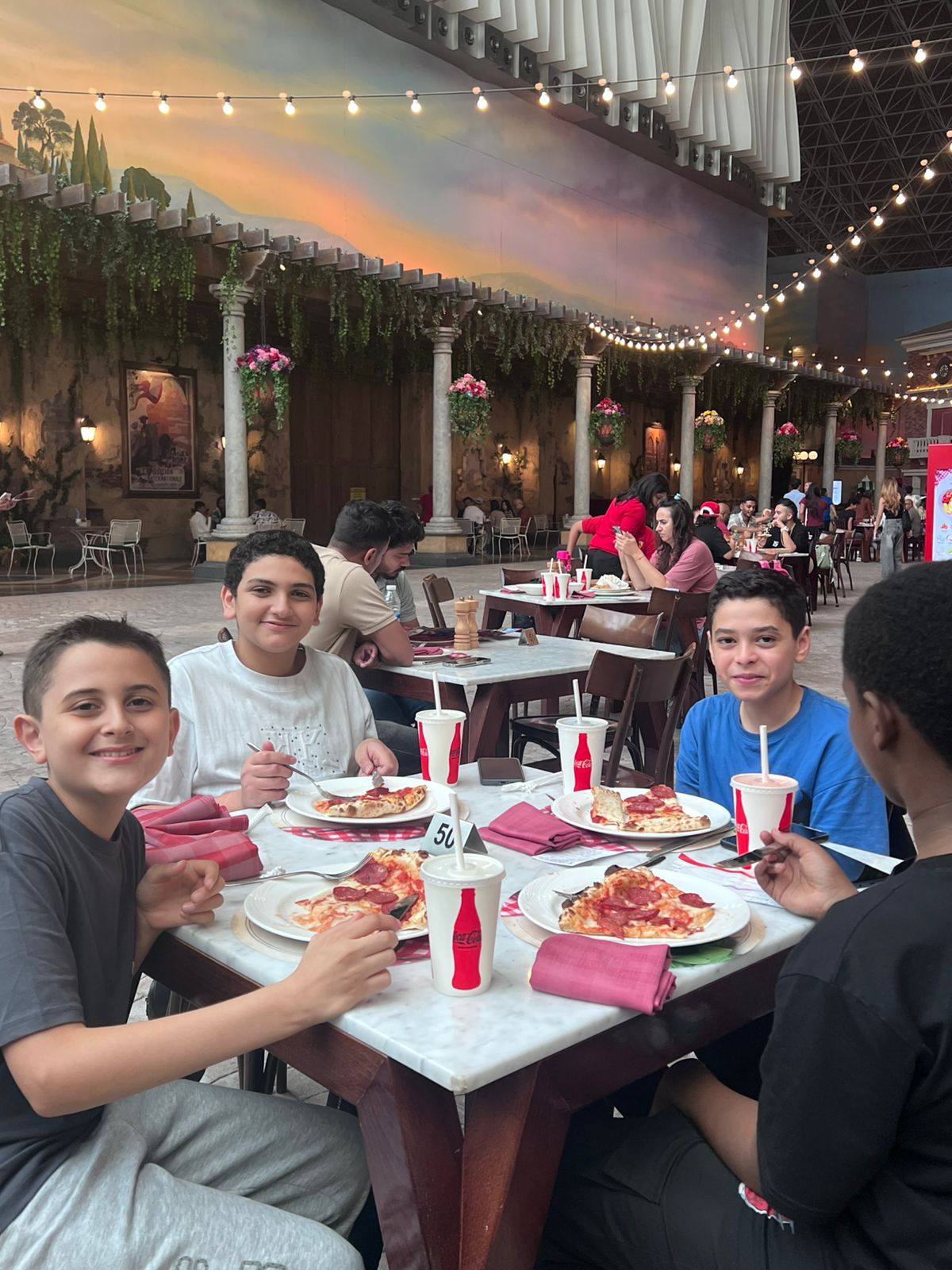 رحلة  ترفيهية لطلبة الصفوف (7-10)  بنين إلى (فراري وورلد) - أبو ظبي