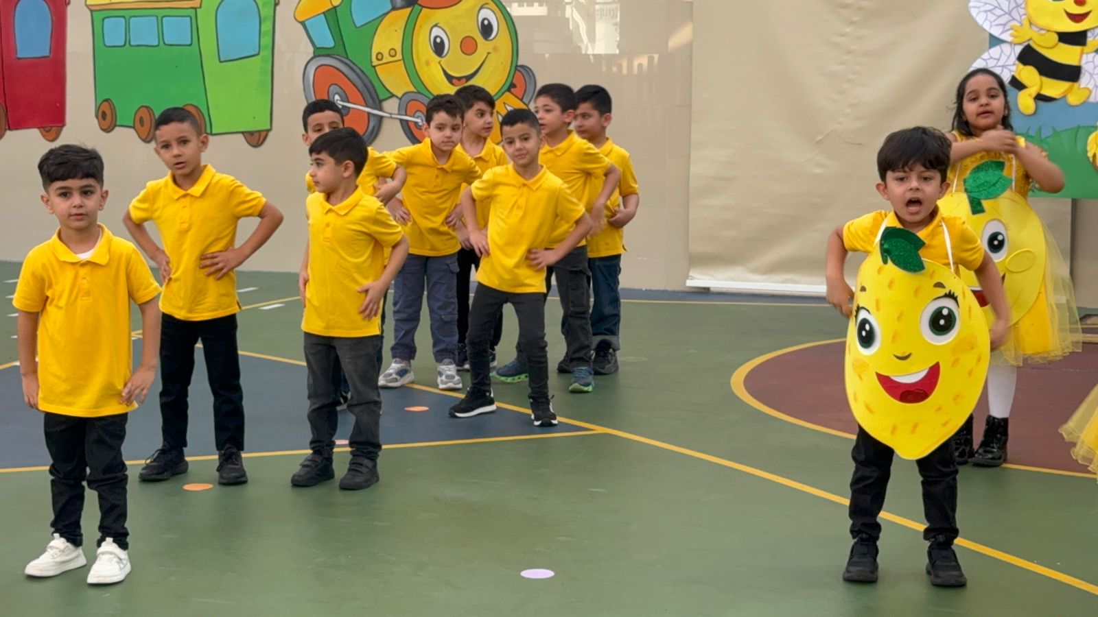 يوم اللون الأصفر