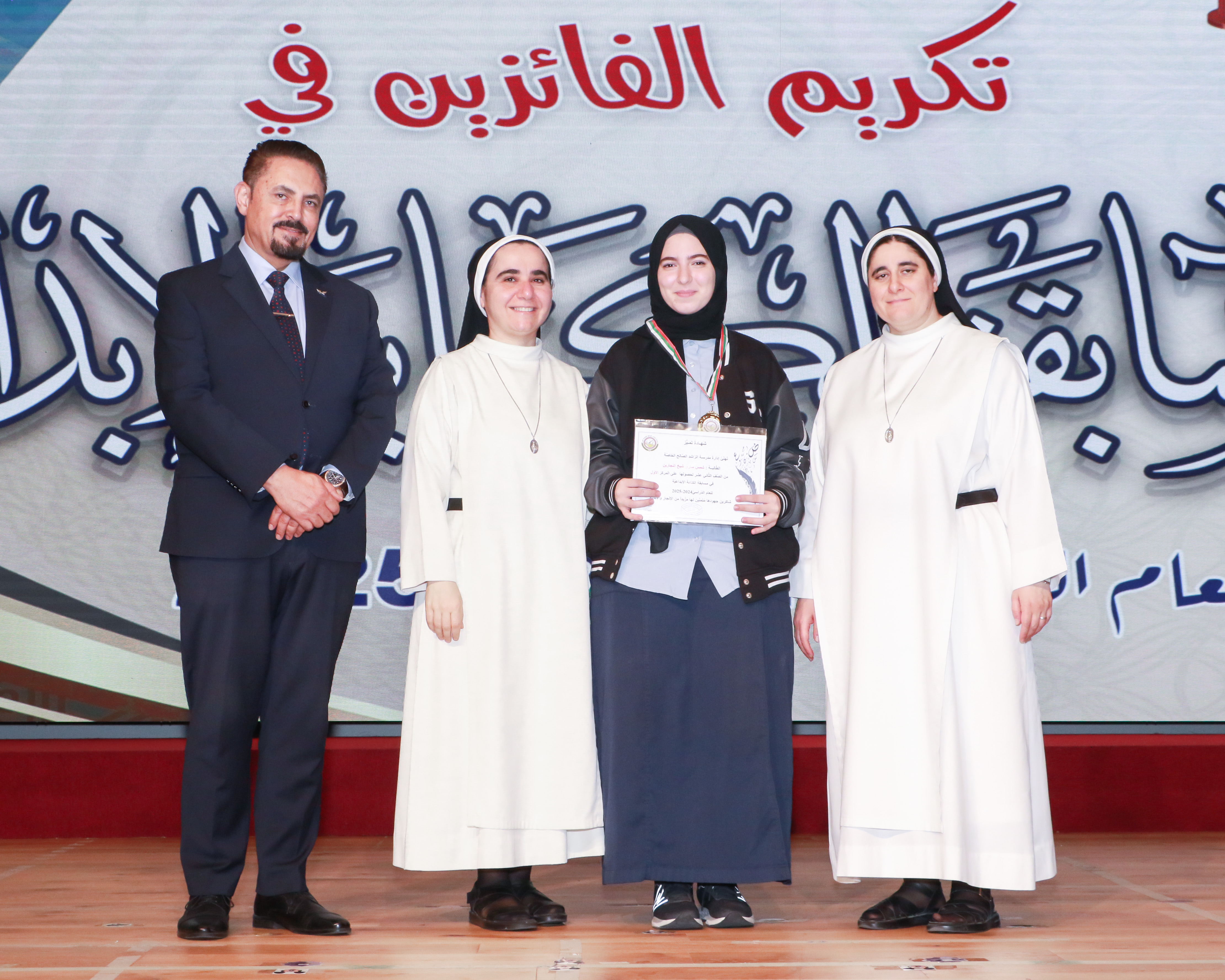 تكريم الطلاب الفائزين في مسابقة الكتابة الإبداعية	