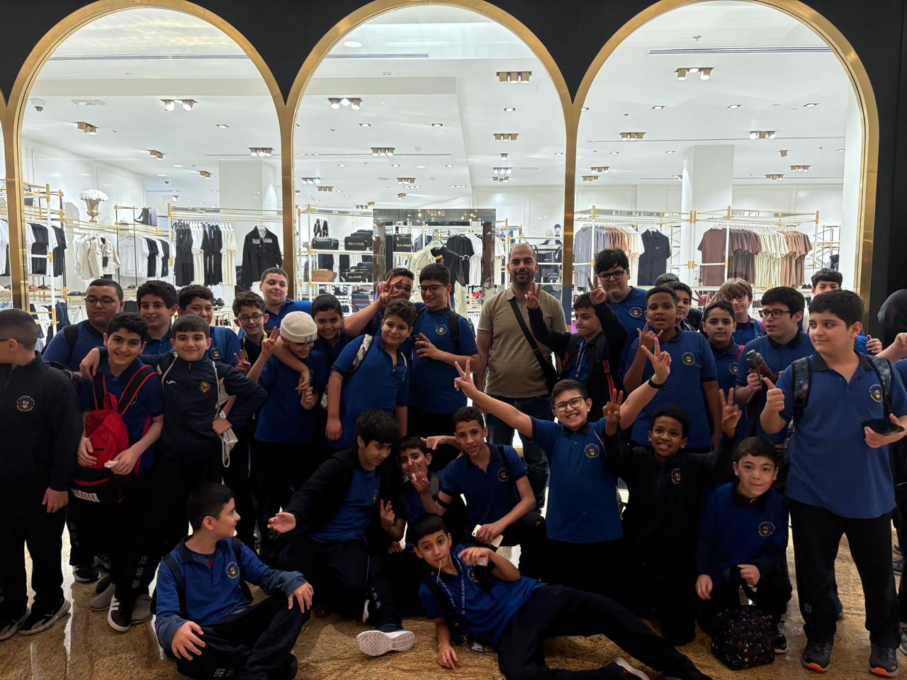 رحلة ترفيهية لطلاب الصف السادس إلى (Ski Dubai) -بنين في مول الأمارات