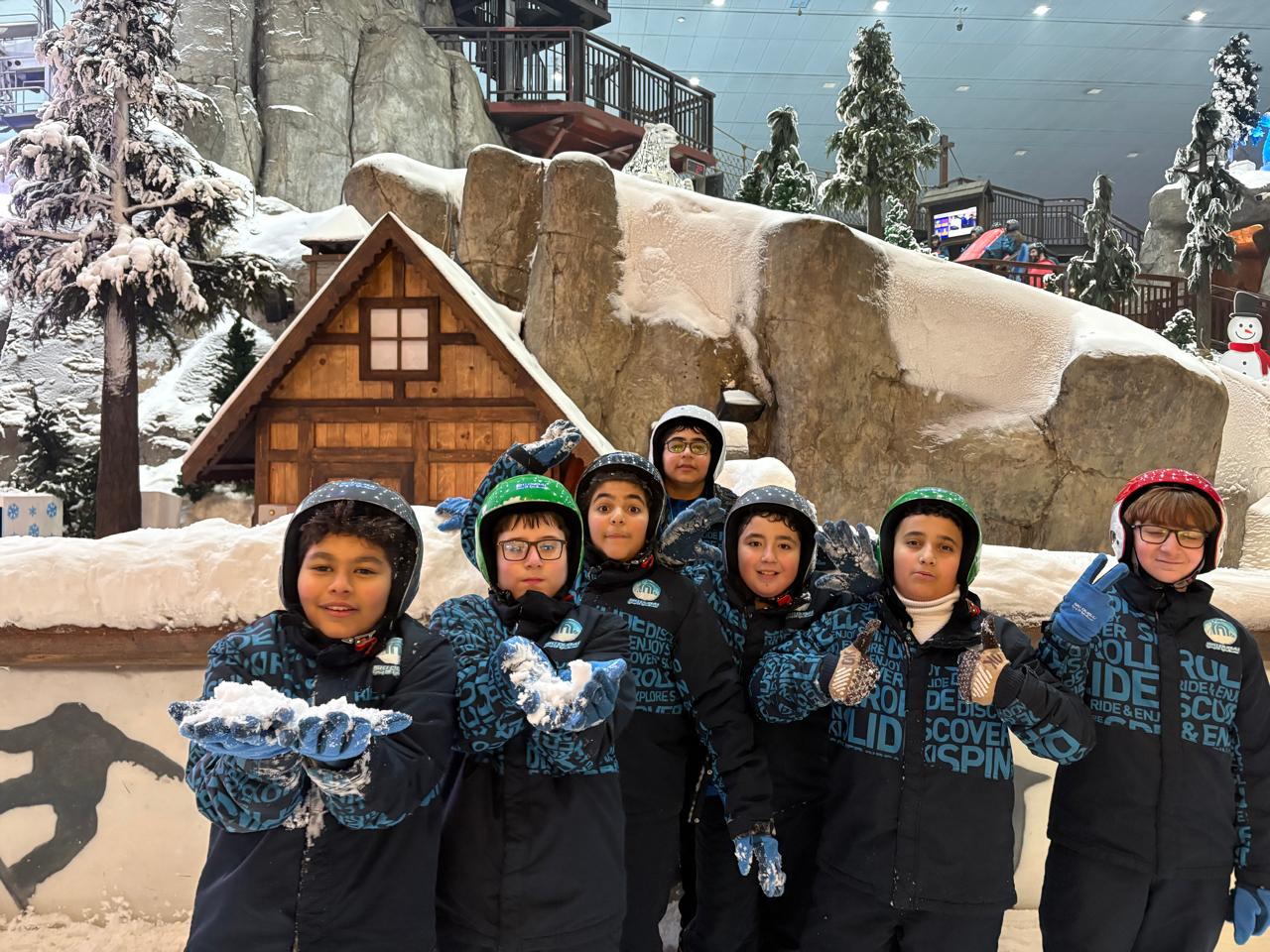 رحلة ترفيهية لطلاب الصف السادس إلى (Ski Dubai) -بنين في مول الأمارات