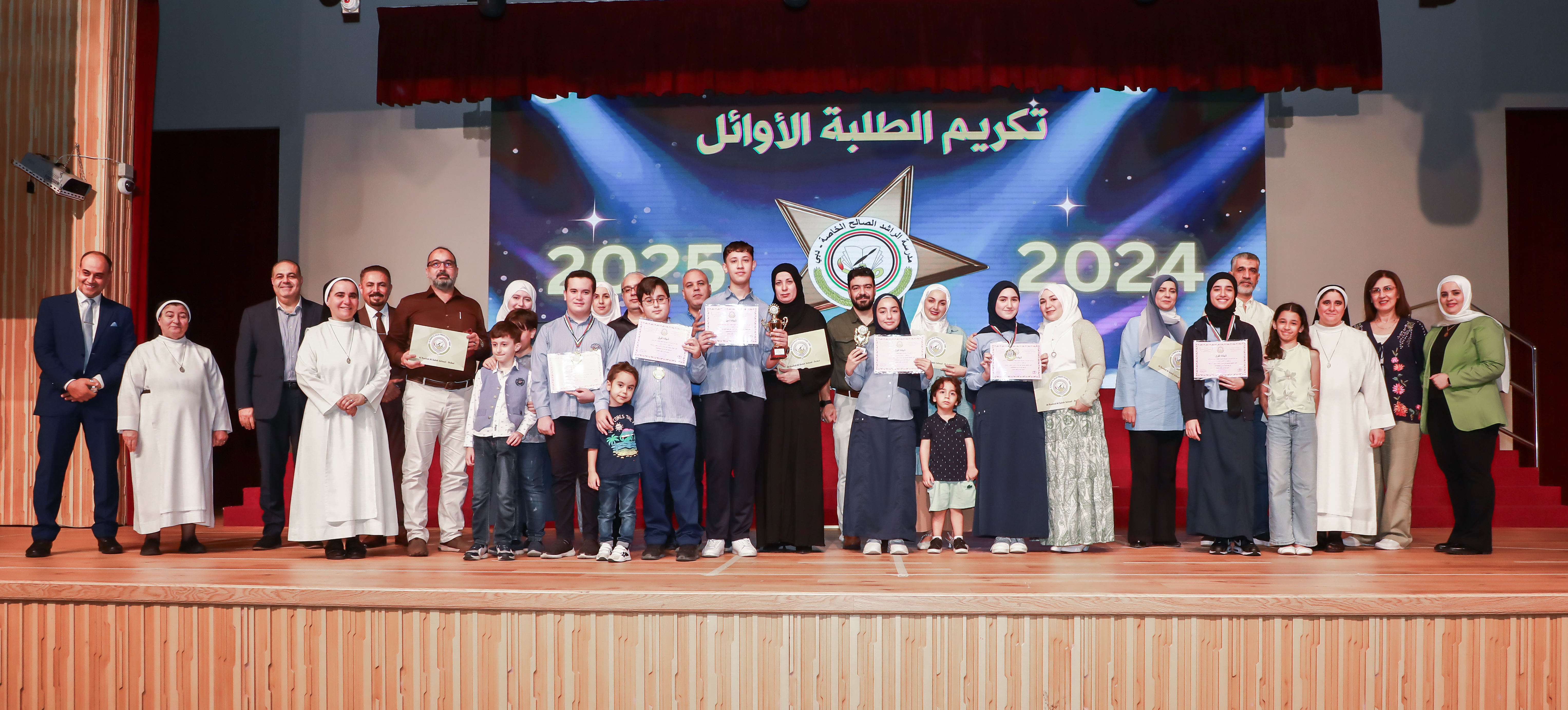 تكريم الطلبة الاوائل
