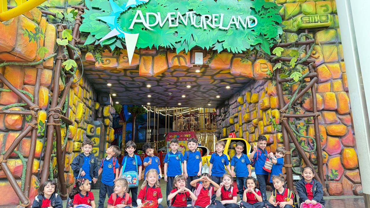  رحلة ترفيهية لطلاب الروضة الأولى إلى adventure land في مركز الصحارى