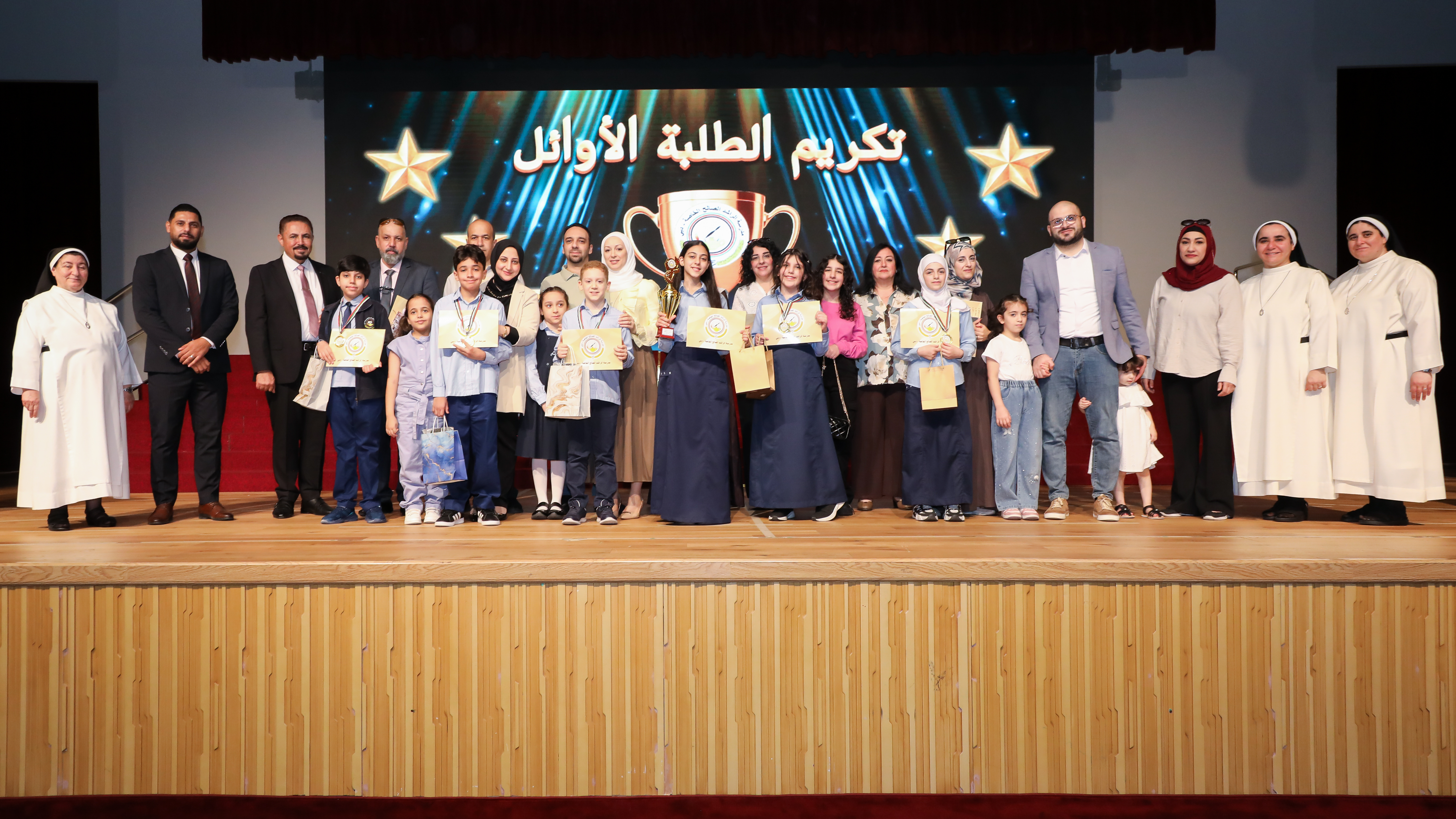 أوائل الصفوف (1-12)  للعام الدراسي 2025–2026 