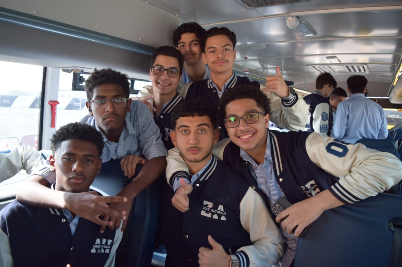  رحلة ترفيهية لطلبة الصفوف (11، 12)  إلى مدينة الألعاب المائية (أتلانتس دبي) 