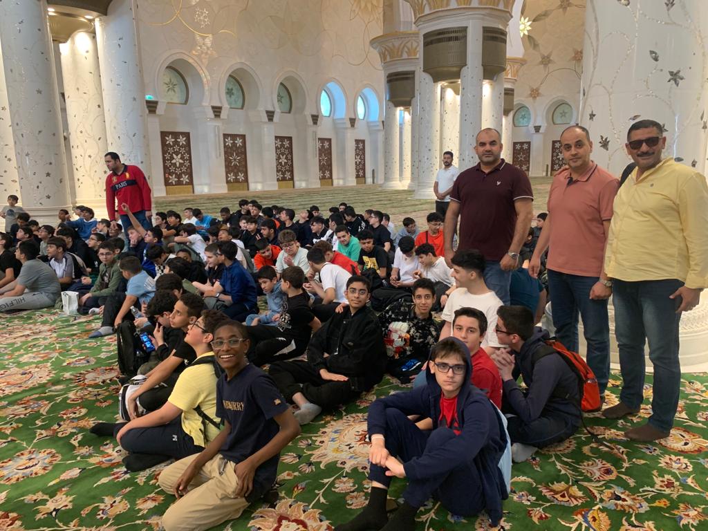 رحلة ثقافية ترفيهية إلى صفوف السابع والثامن والتاسع - بنين ( مسجد السيخ زايد -أبو ظبي  وألعاب فيراري )
