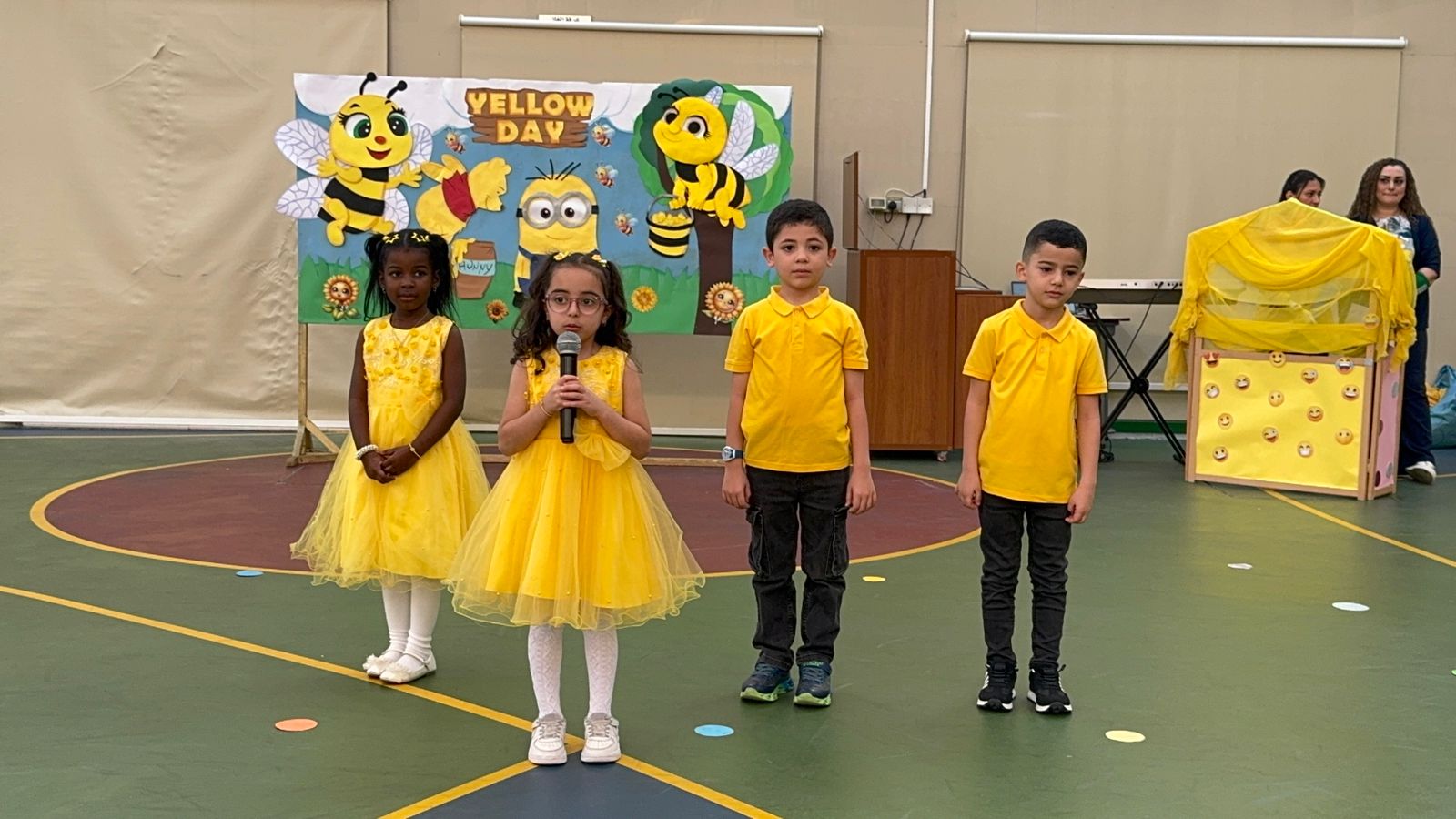 يوم اللون الأصفر