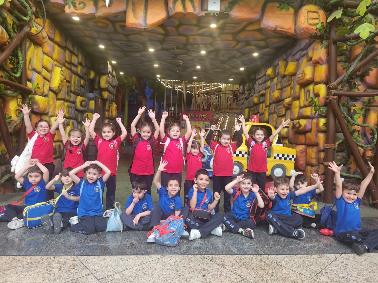  رحلة ترفيهية لطلاب الروضة الأولى إلى adventure land في مركز الصحارى