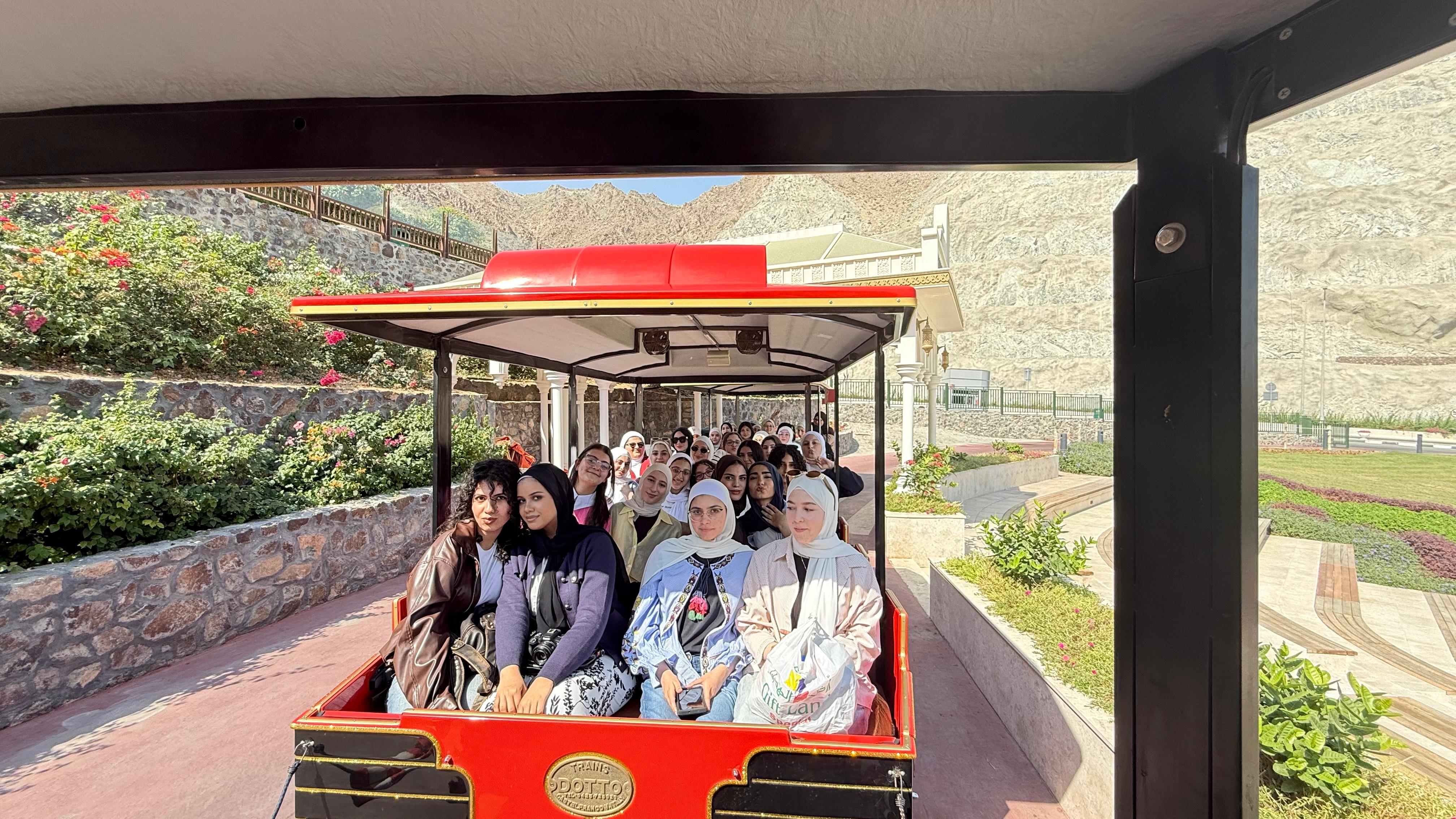 رحلة ترفيهية لطالبات الصفوف ( 11-12) إلى خورفكان (استراحة السحب ) 