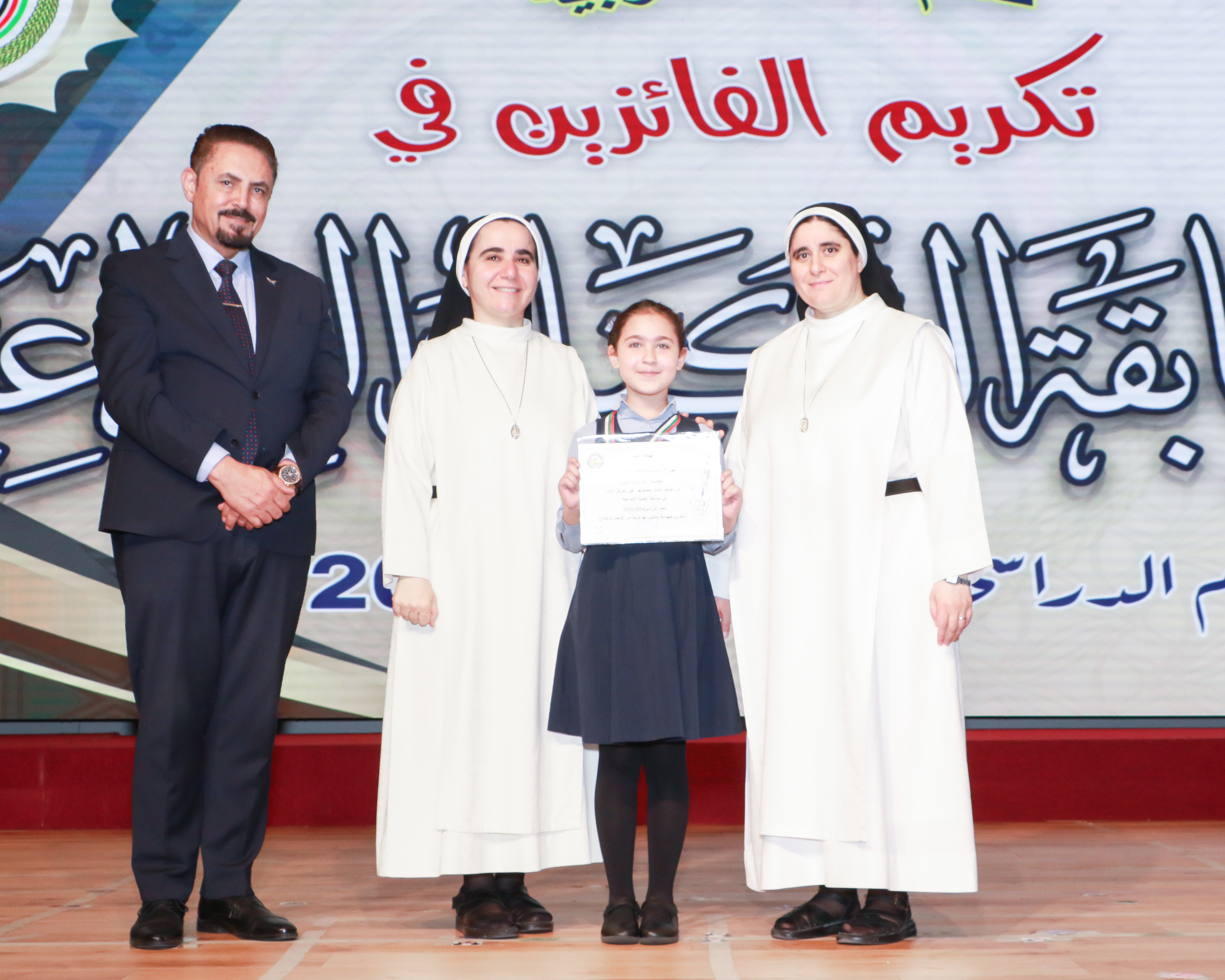 الطلاب الفائزين في مسابقة الكتابة الإبداعية