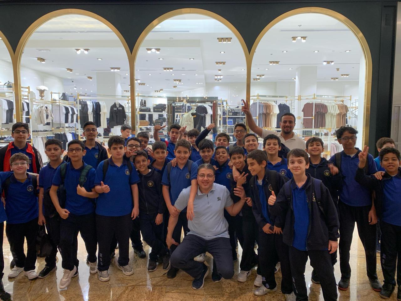 رحلة ترفيهية لطلاب الصف السادس إلى (Ski Dubai) -بنين في مول الأمارات