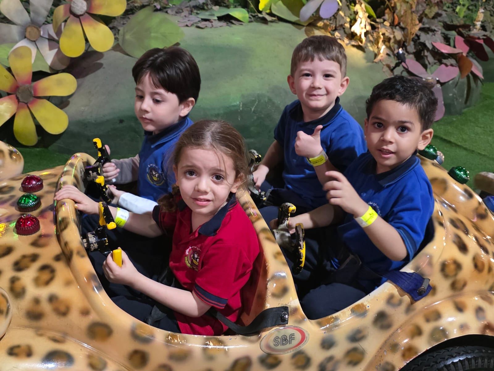  رحلة ترفيهية لطلاب الروضة الأولى إلى adventure land في مركز الصحارى