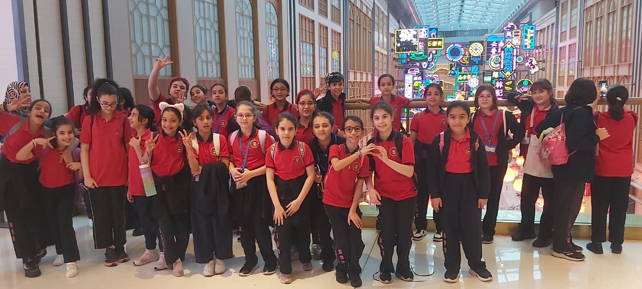 رحلة الصفوف الخامس والسادس الأساسي - بنات  إلى مركز الألعاب ( PDX ) في دبي مول