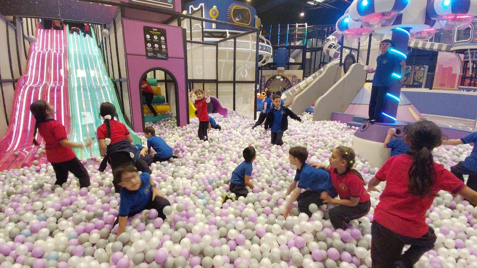 رحلة ترفيهية لطلاب الصف الثاني الى black bunny في القوز - دبي 