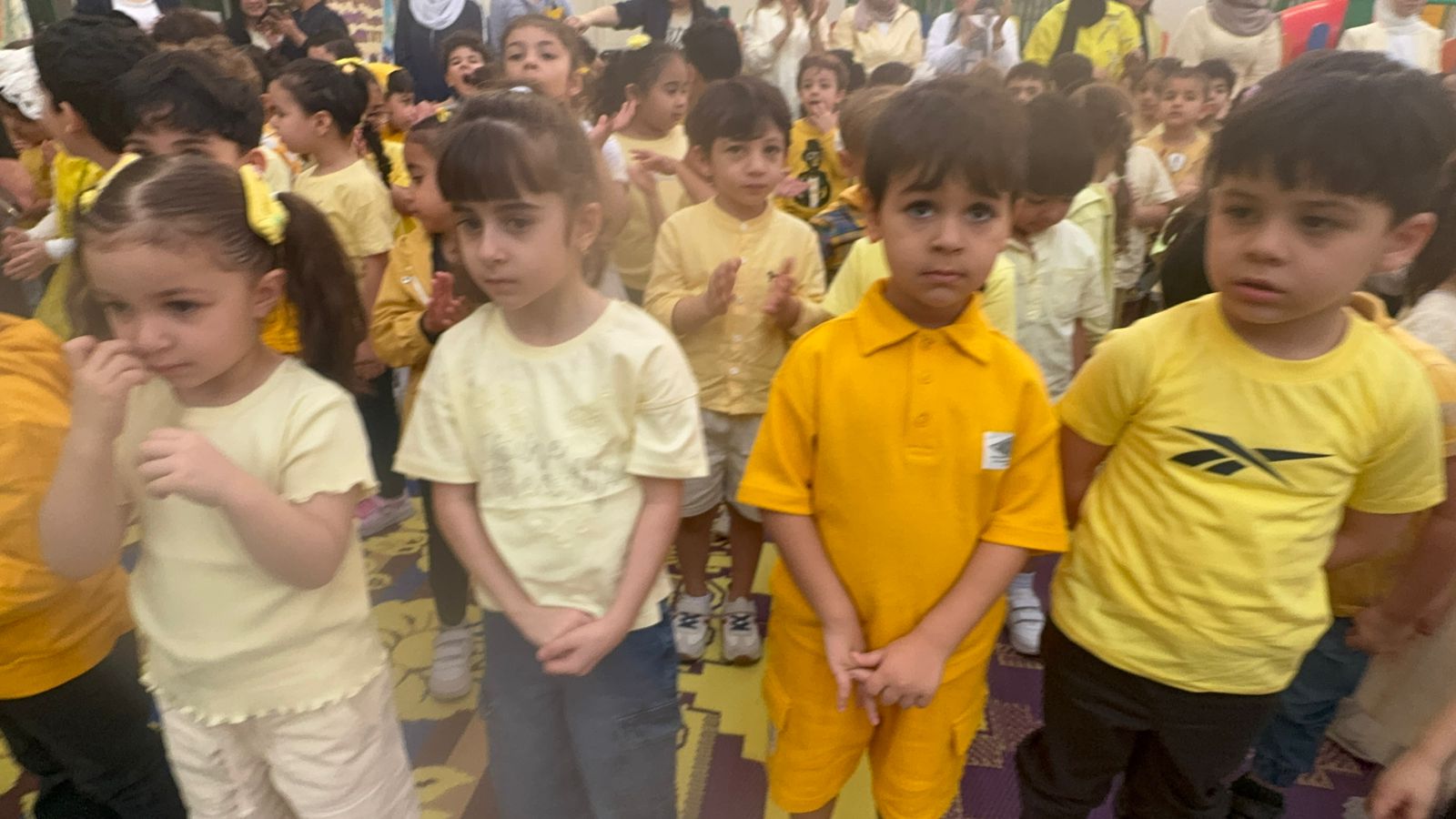 يوم اللون الأصفر