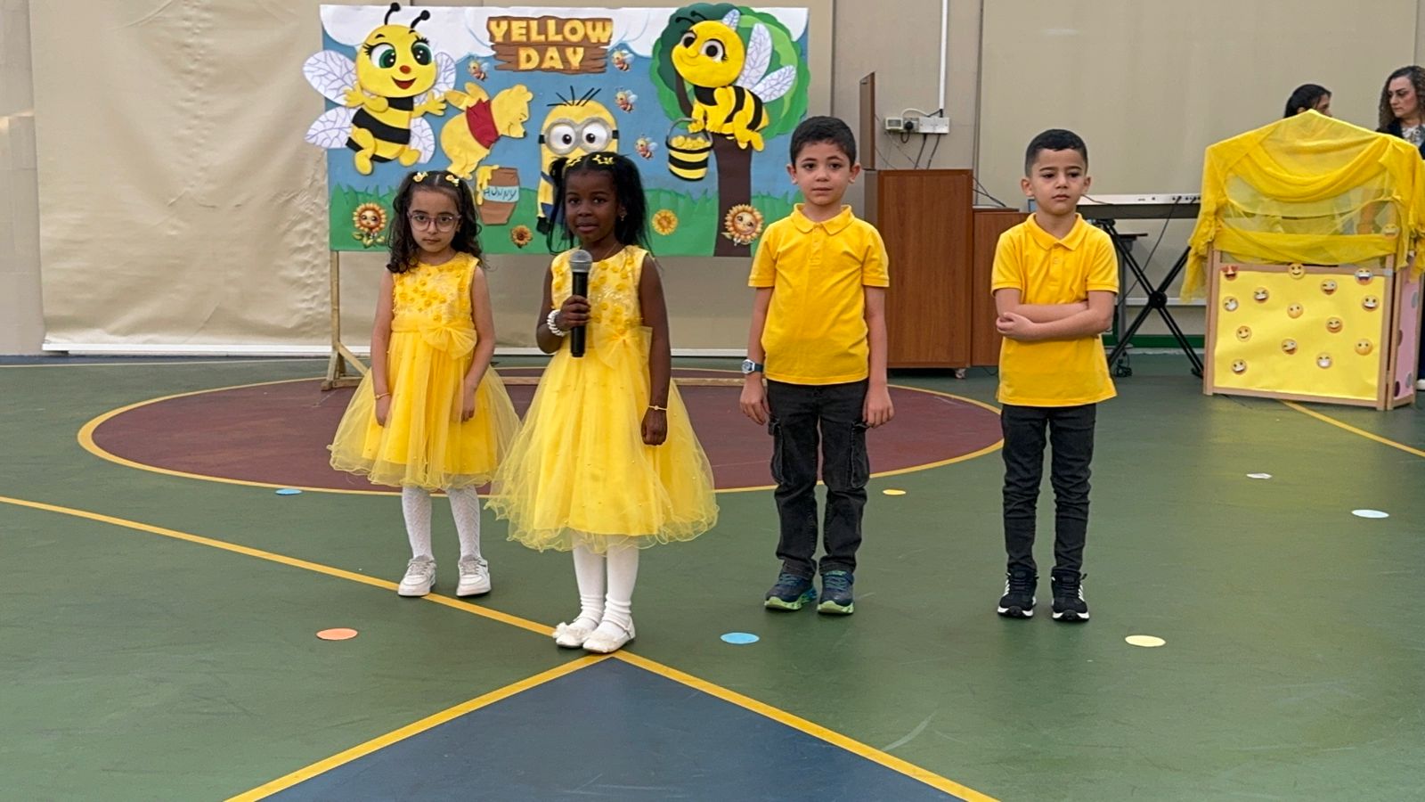 يوم اللون الأصفر