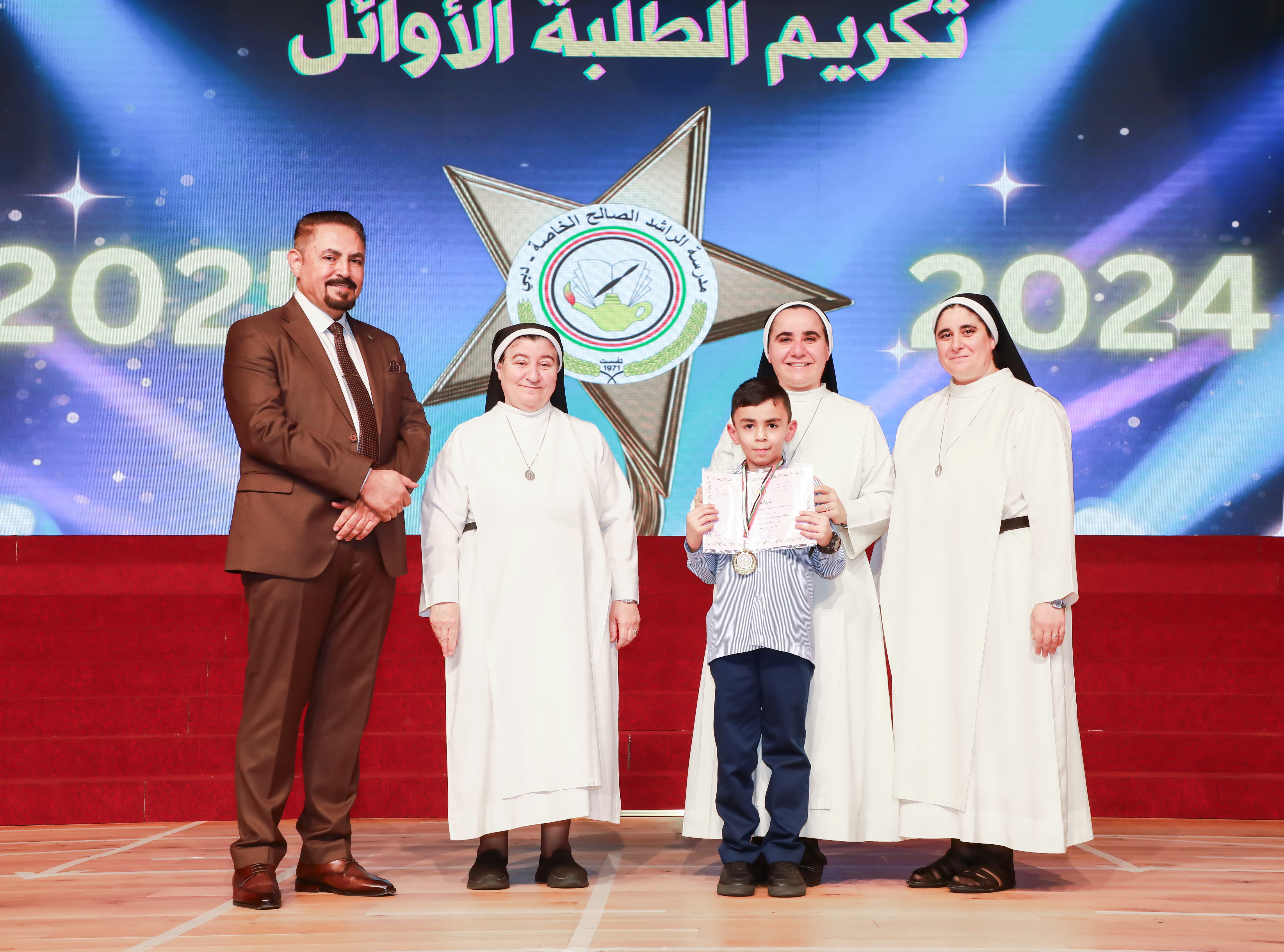 تكريم الطلبة الاوائل