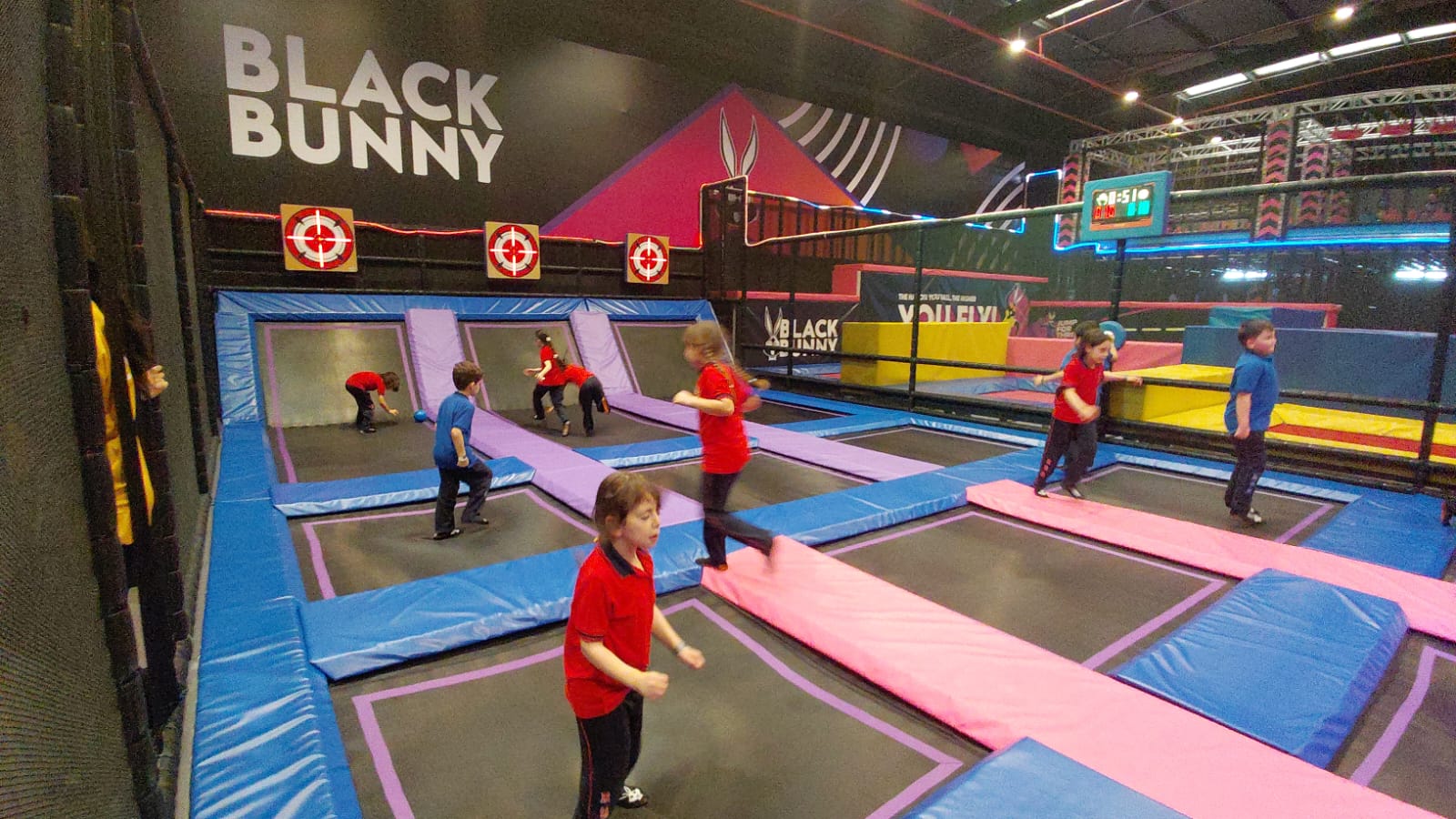 رحلة ترفيهية لطلاب الصف الثاني الى black bunny في القوز - دبي 