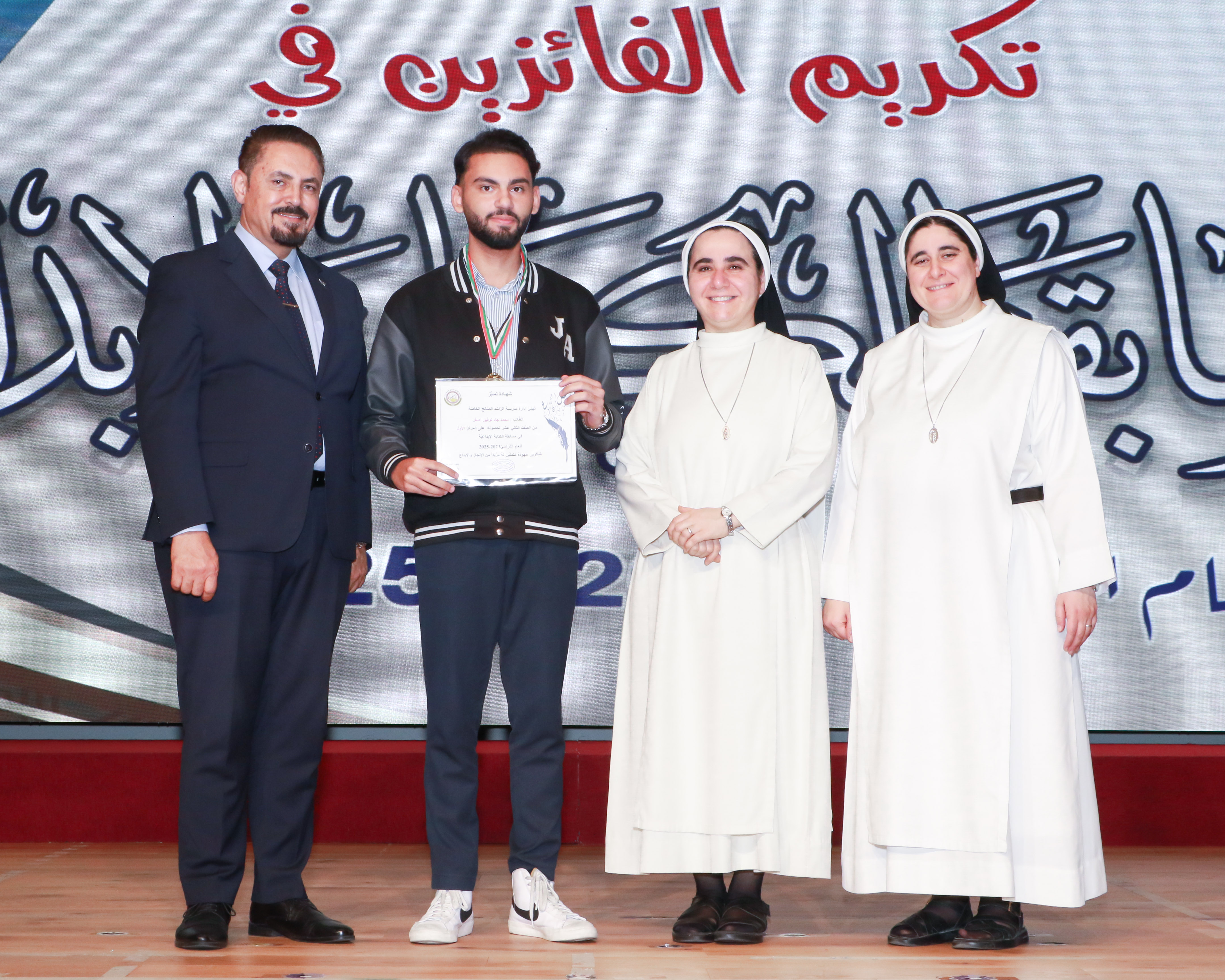 الطلاب الفائزين في مسابقة الكتابة الإبداعية