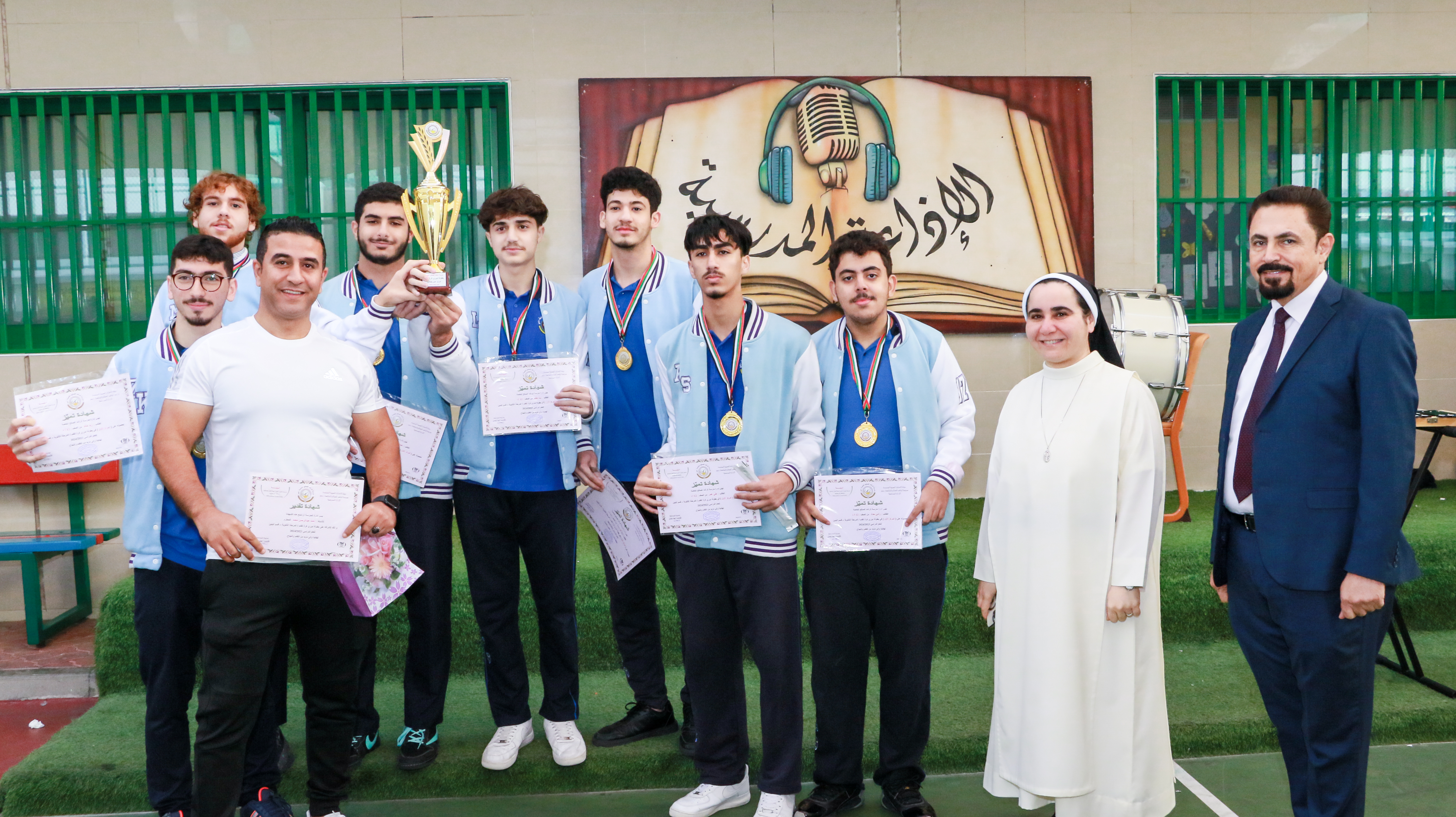 تكريم الطلاب الفائزين بمسابقة ( دوري كرة القدم للبنين  ) 