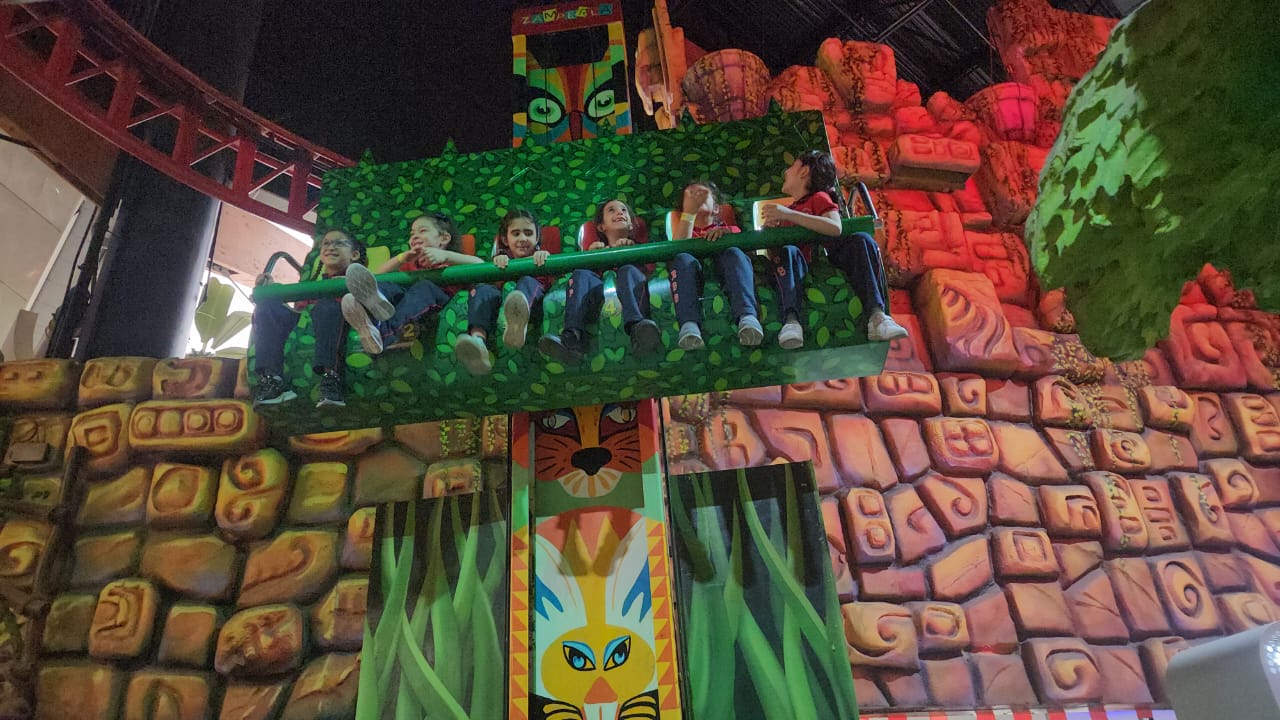 رحلة ترفيهية لطلاب الصف الاول إلى adventure land في مركز الصحارى 