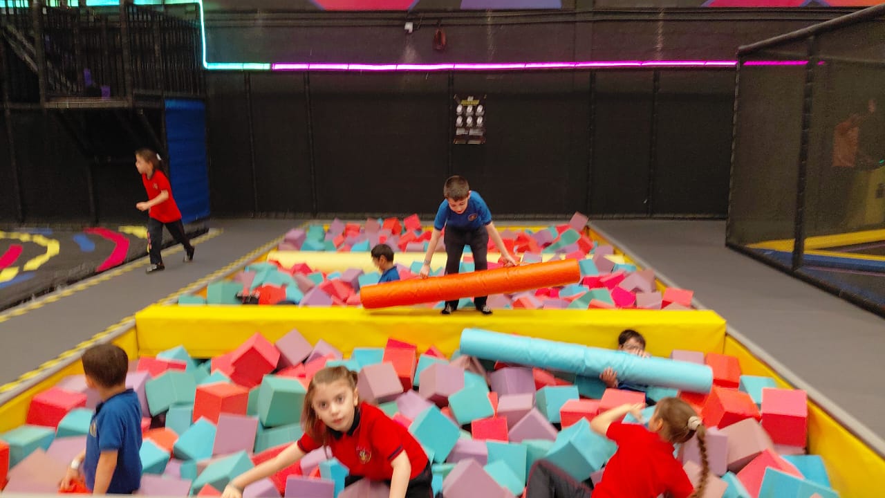 رحلة ترفيهية لطلاب الصف الثاني الى black bunny في القوز - دبي 