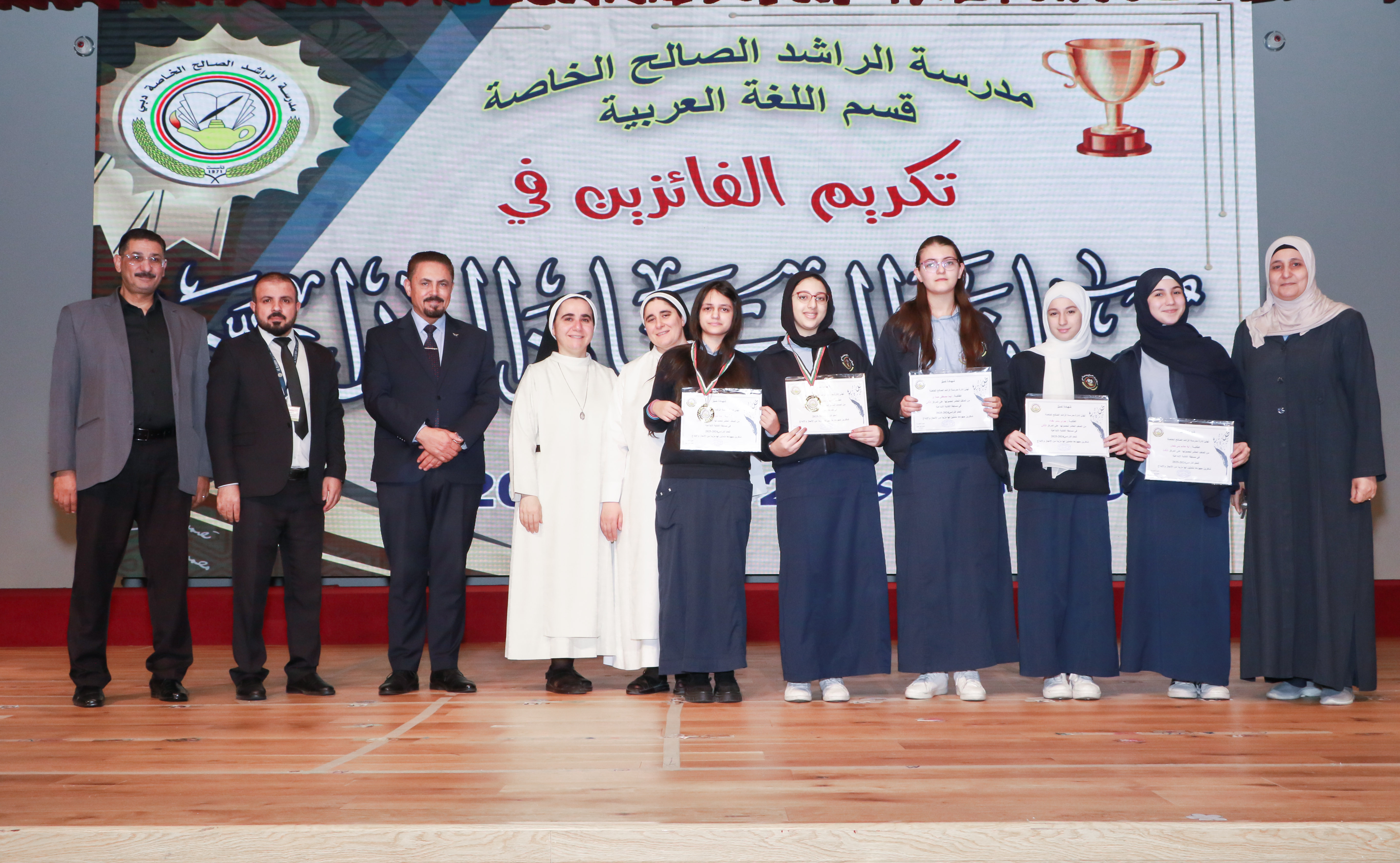 الطلاب الفائزين في مسابقة الكتابة الإبداعية