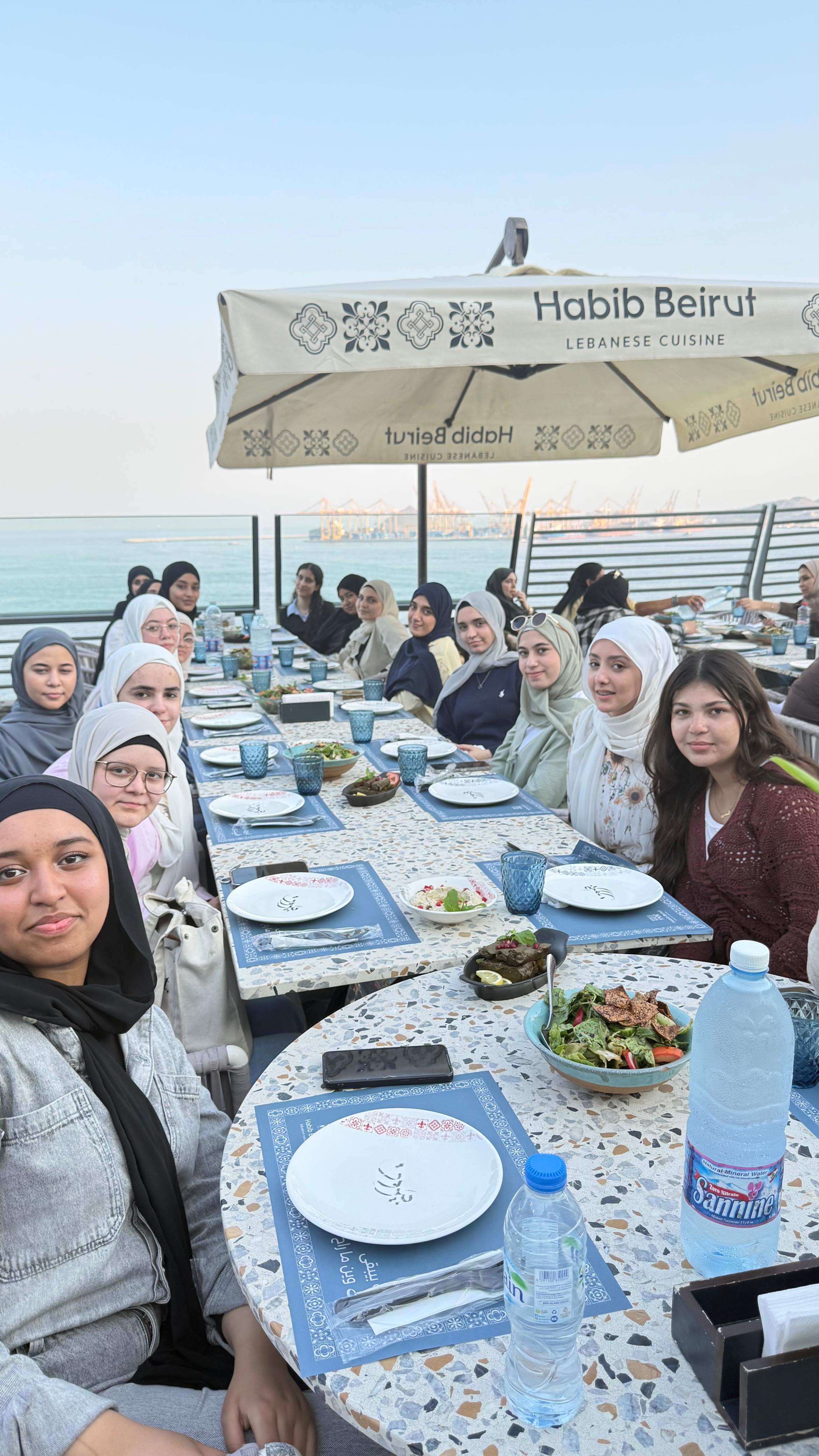 رحلة ترفيهية لطالبات الصفوف ( 11-12) إلى خورفكان (استراحة السحب ) 