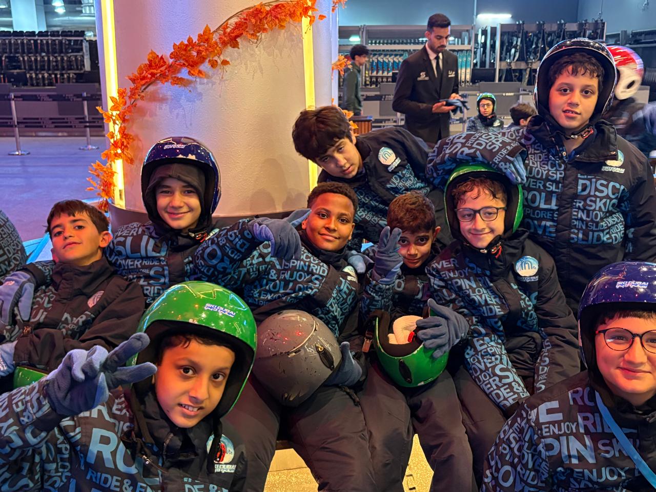 رحلة ترفيهية لطلاب الصف السادس إلى (Ski Dubai) -بنين في مول الأمارات