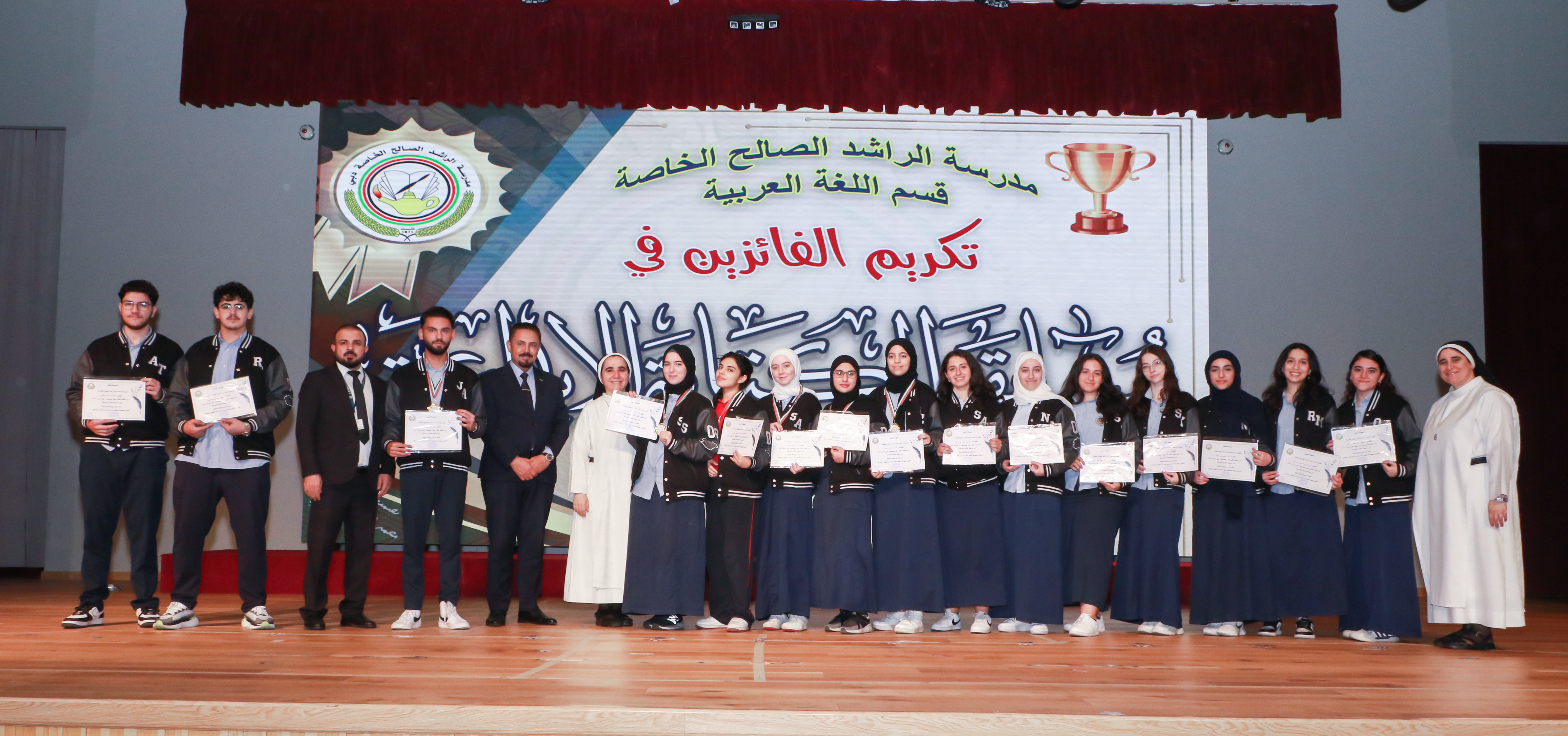 الطلاب الفائزين في مسابقة الكتابة الإبداعية