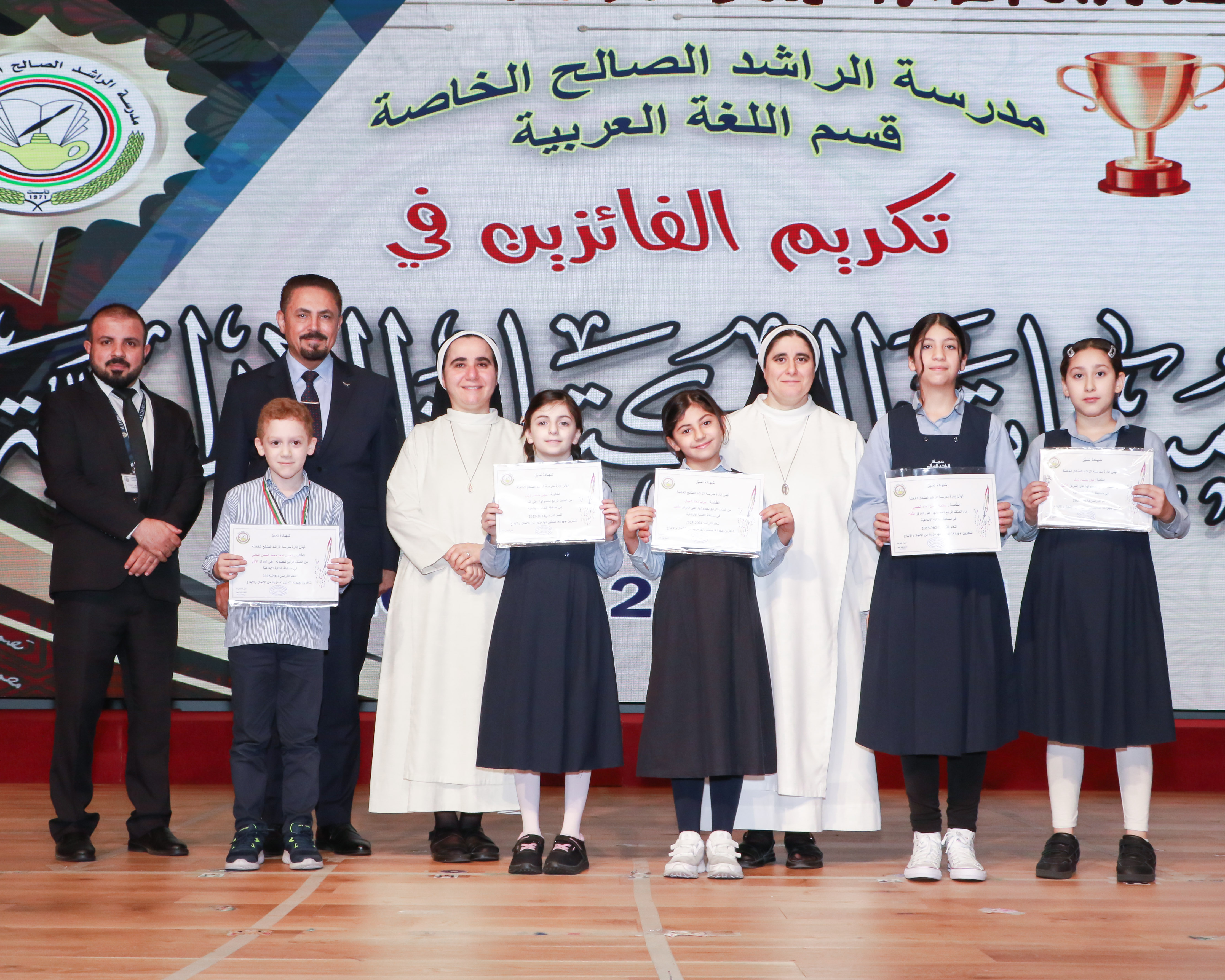 الطلاب الفائزين في مسابقة الكتابة الإبداعية
