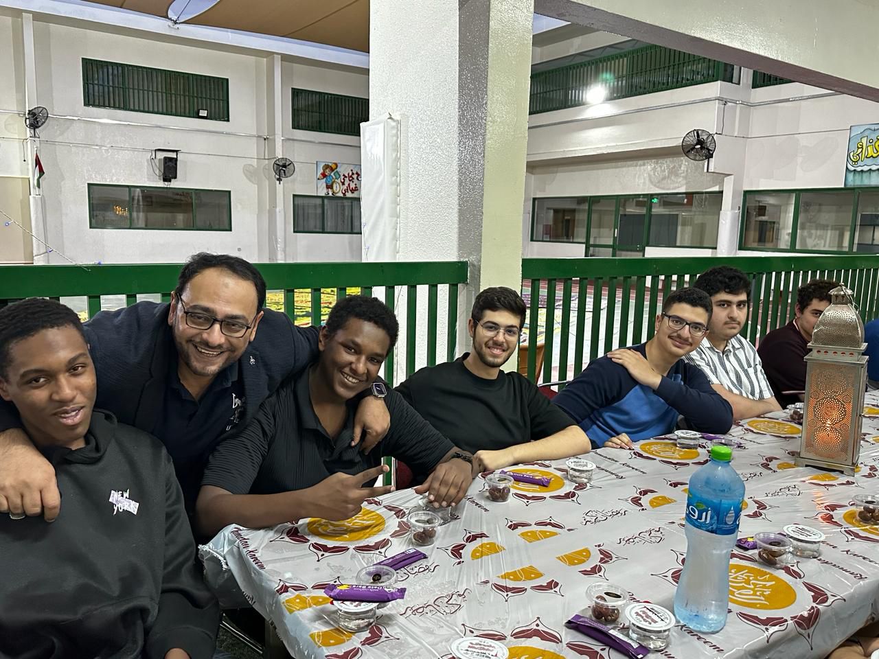 افطار رمضان لطلاب الصف الثاني عشر - بنين