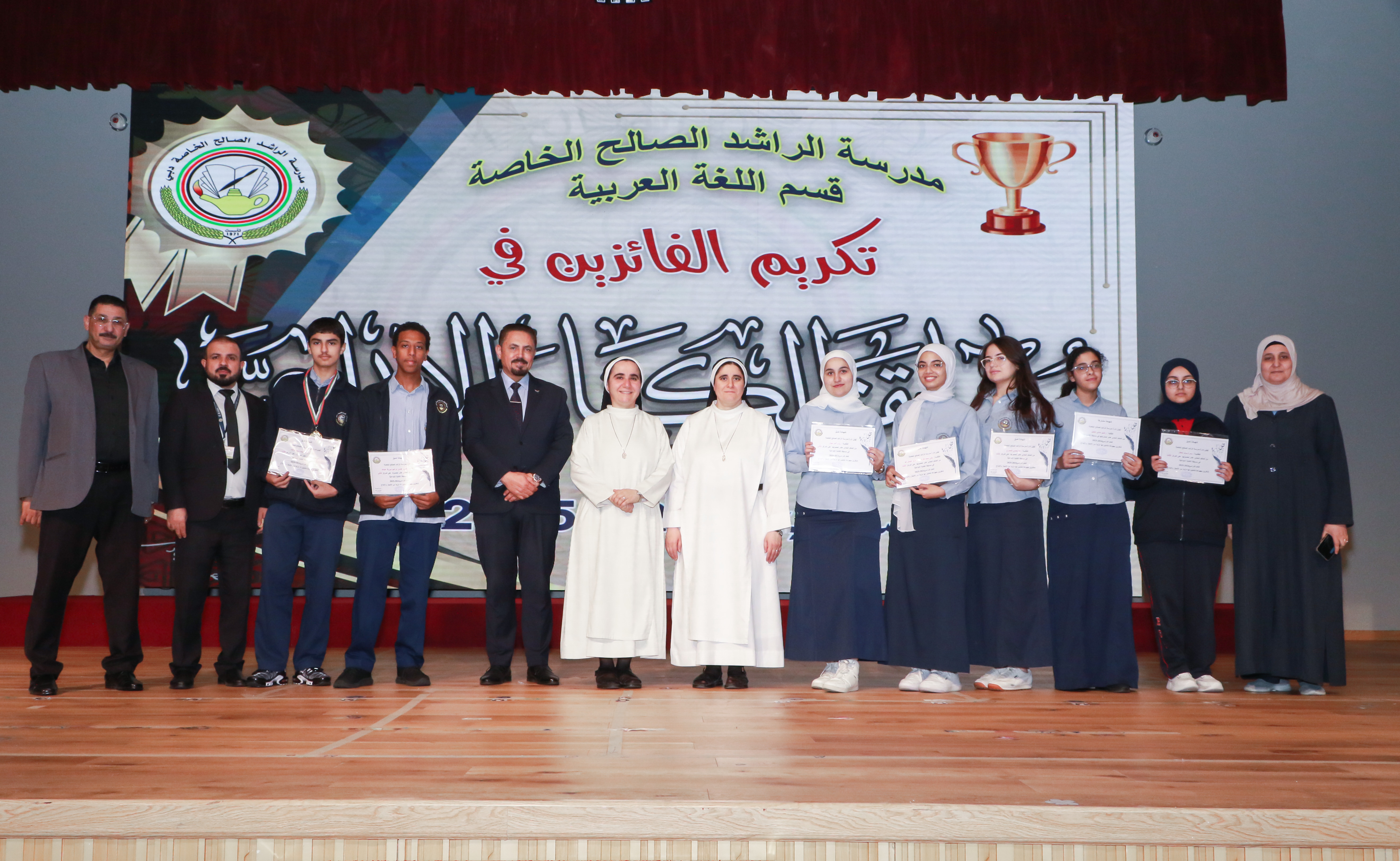 الطلاب الفائزين في مسابقة الكتابة الإبداعية