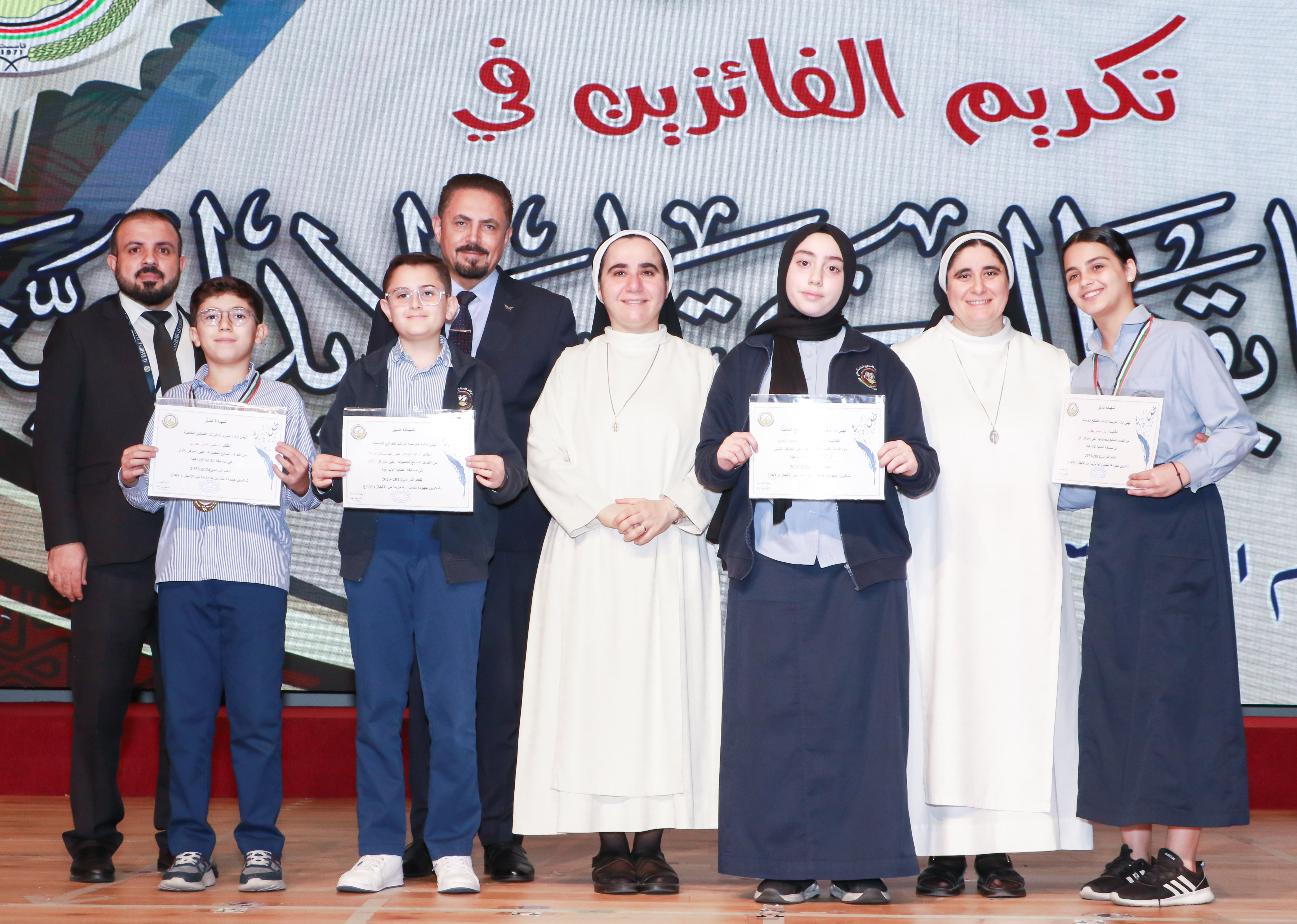 الطلاب الفائزين في مسابقة الكتابة الإبداعية