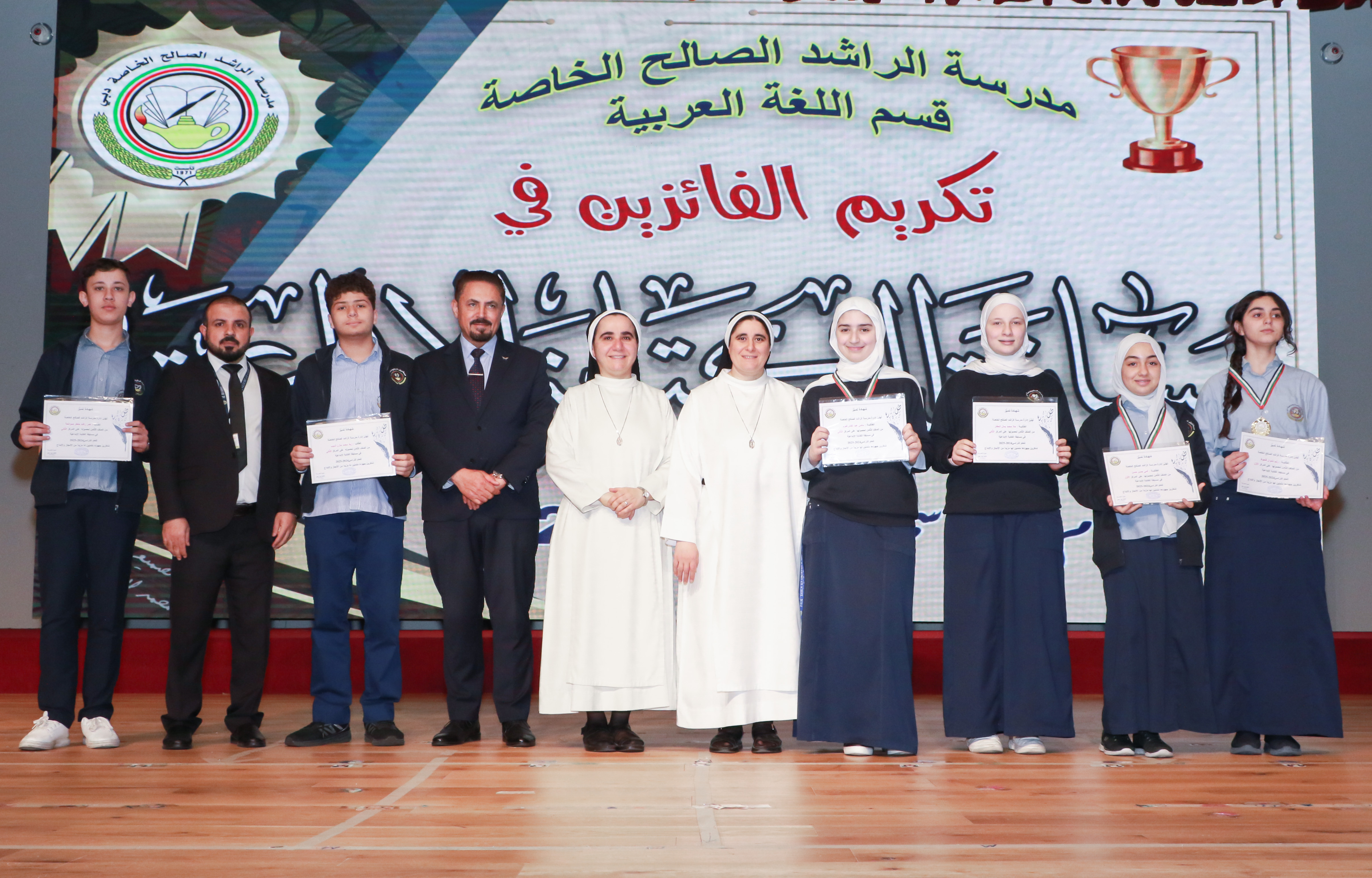 الطلاب الفائزين في مسابقة الكتابة الإبداعية