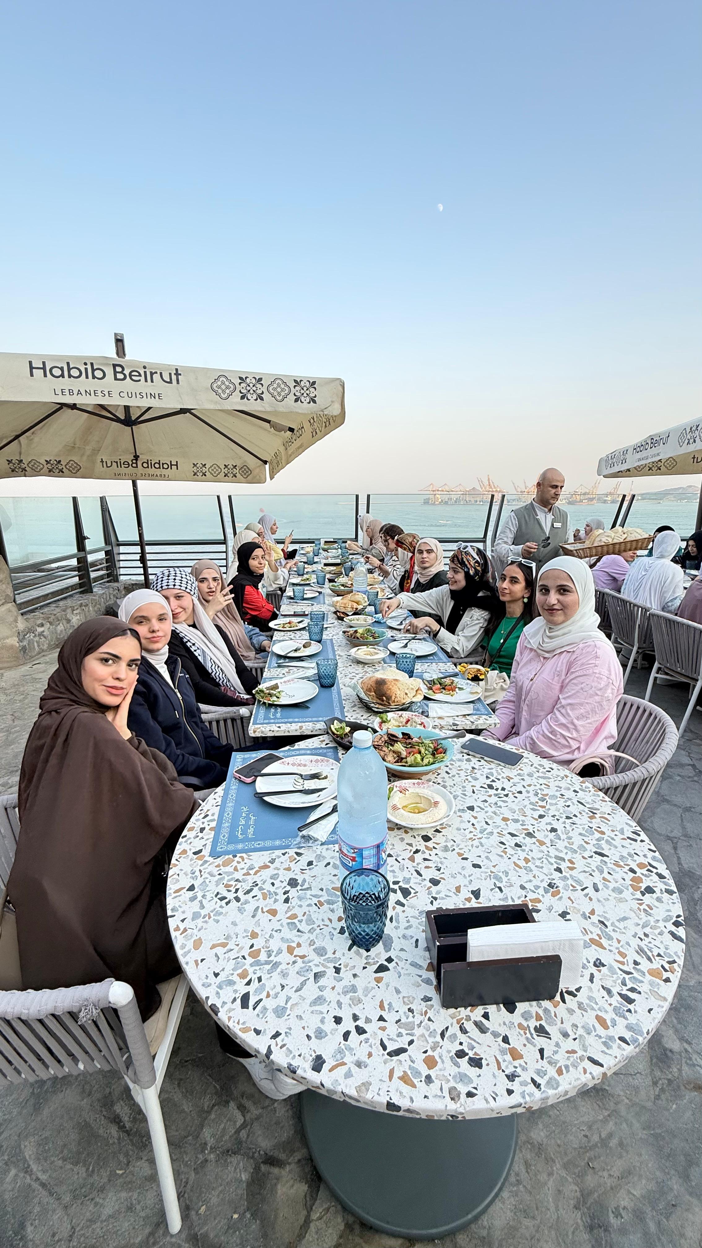 رحلة ترفيهية لطالبات الصفوف ( 11-12) إلى خورفكان (استراحة السحب ) 