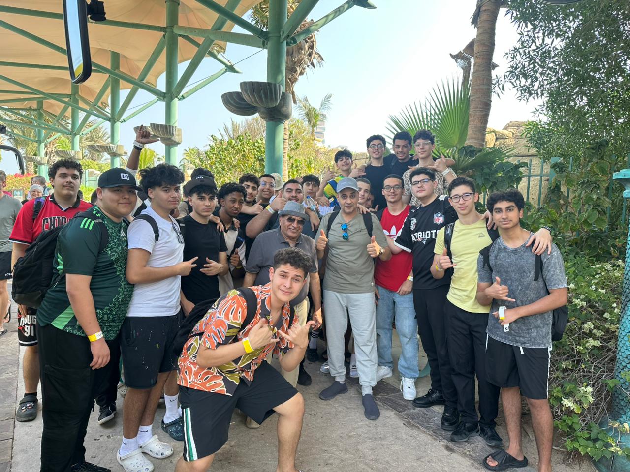  رحلة ترفيهية لطلبة الصفوف (11، 12)  إلى مدينة الألعاب المائية (أتلانتس دبي) 