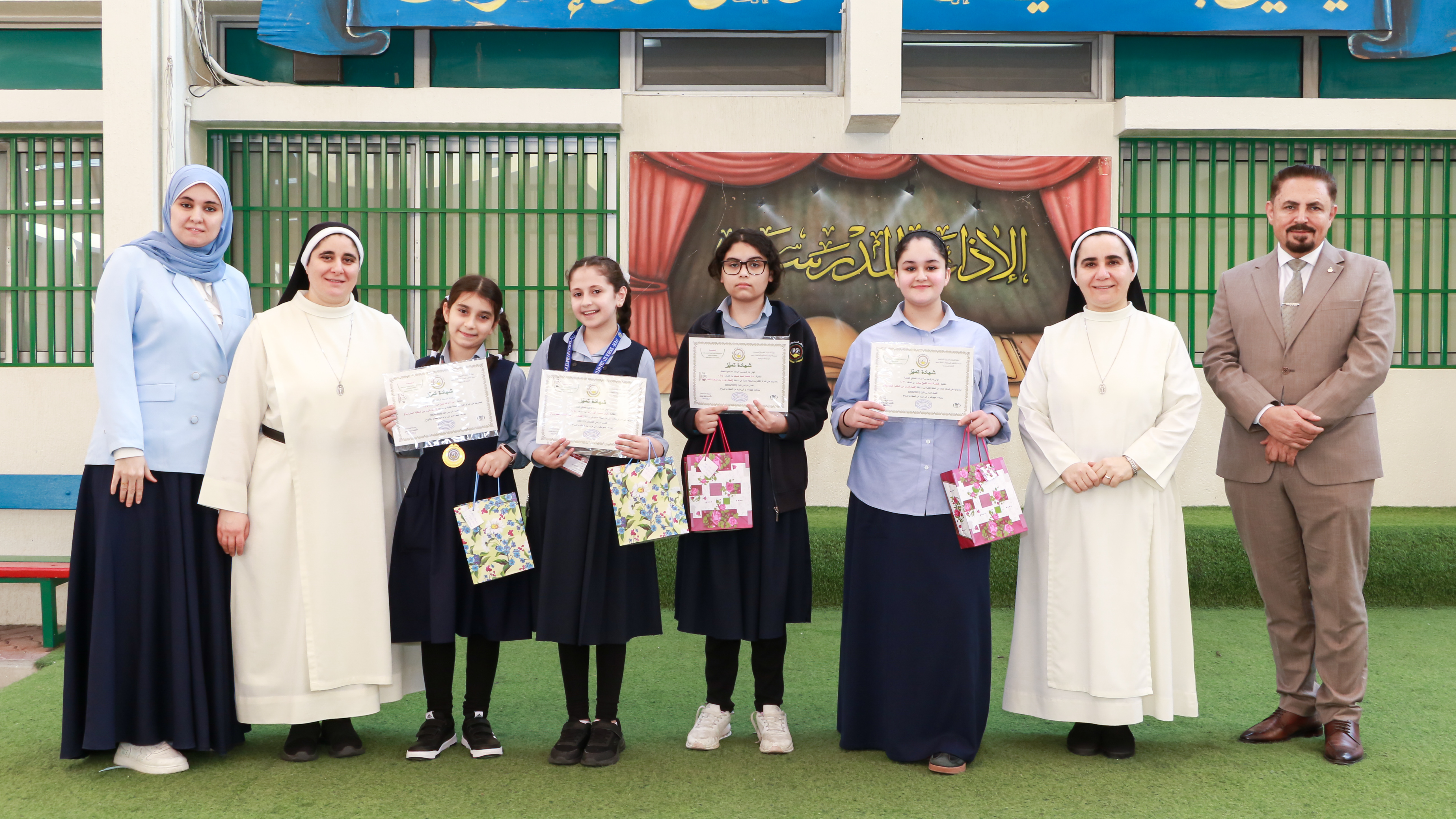 تكريم الطلبة الفائزين في مسابقة أفضل قارئ من المكتبة المدرسية