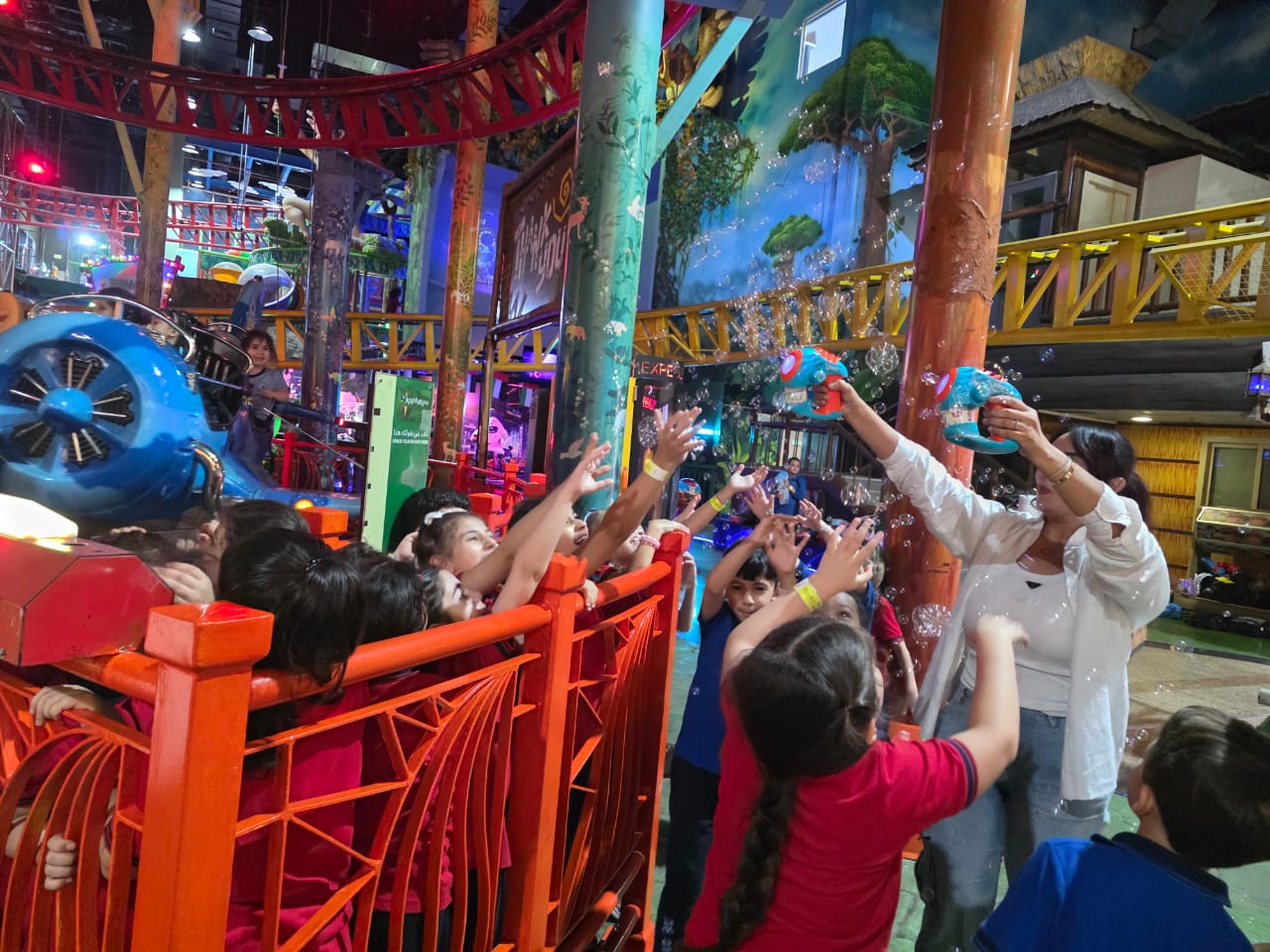 رحلة ترفيهية لطلاب الصف الاول إلى adventure land في مركز الصحارى 