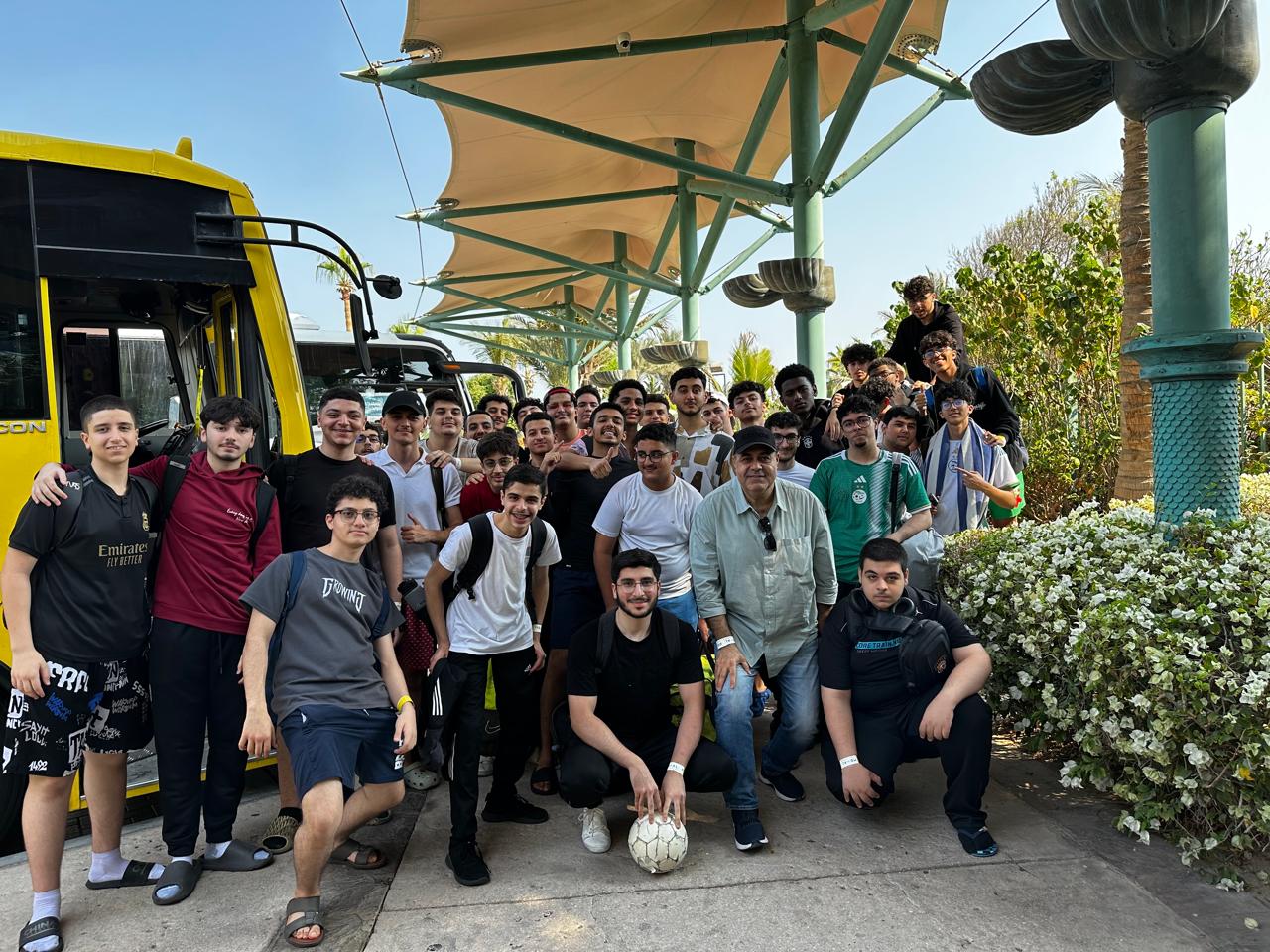  رحلة ترفيهية لطلبة الصفوف (11، 12)  إلى مدينة الألعاب المائية (أتلانتس دبي) 