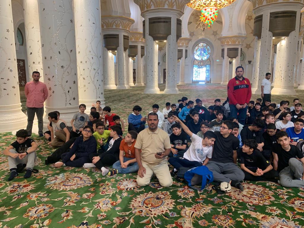 رحلة ثقافية ترفيهية إلى صفوف السابع والثامن والتاسع - بنين ( مسجد السيخ زايد -أبو ظبي  وألعاب فيراري )