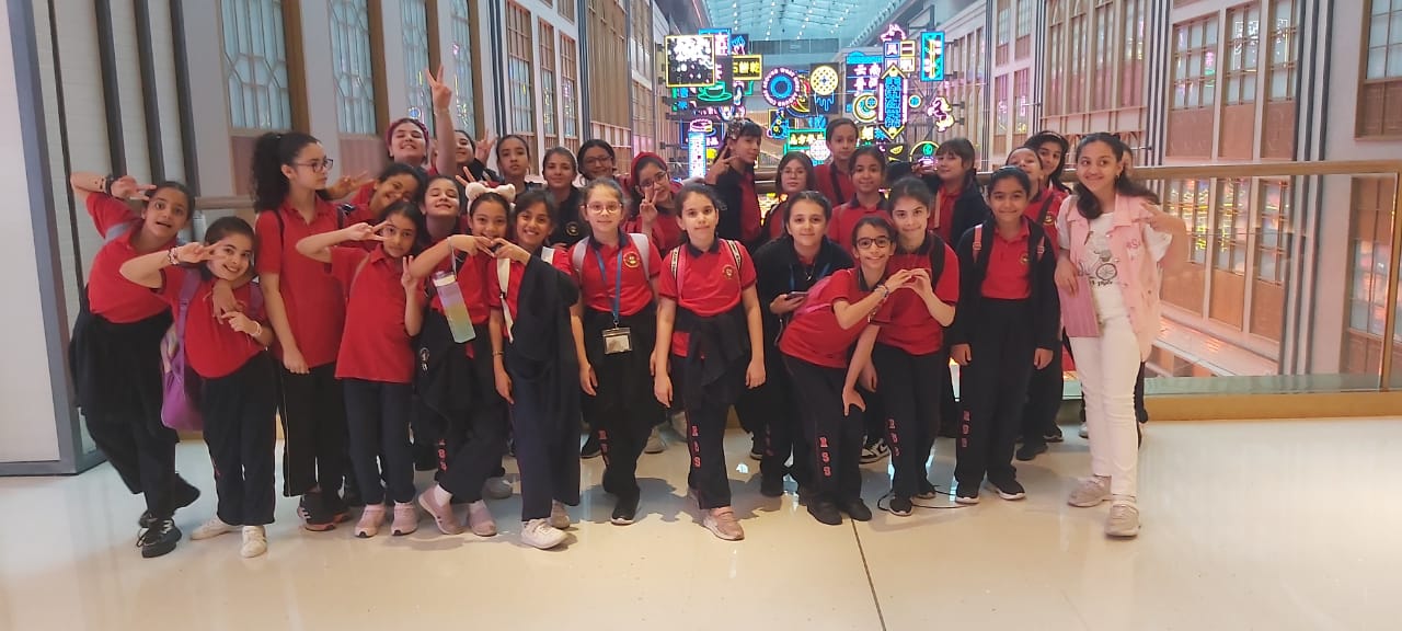 رحلة الصفوف الخامس والسادس الأساسي - بنات  إلى مركز الألعاب ( PDX ) في دبي مول
