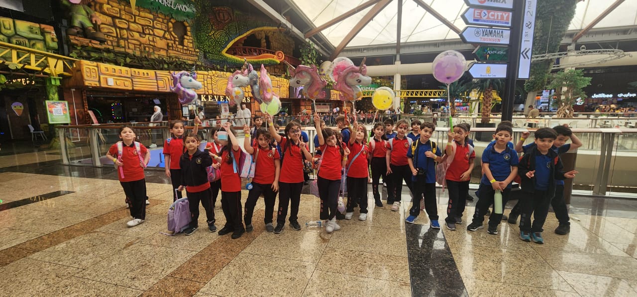 رحلة ترفيهية لطلاب الصف الاول إلى adventure land في مركز الصحارى 