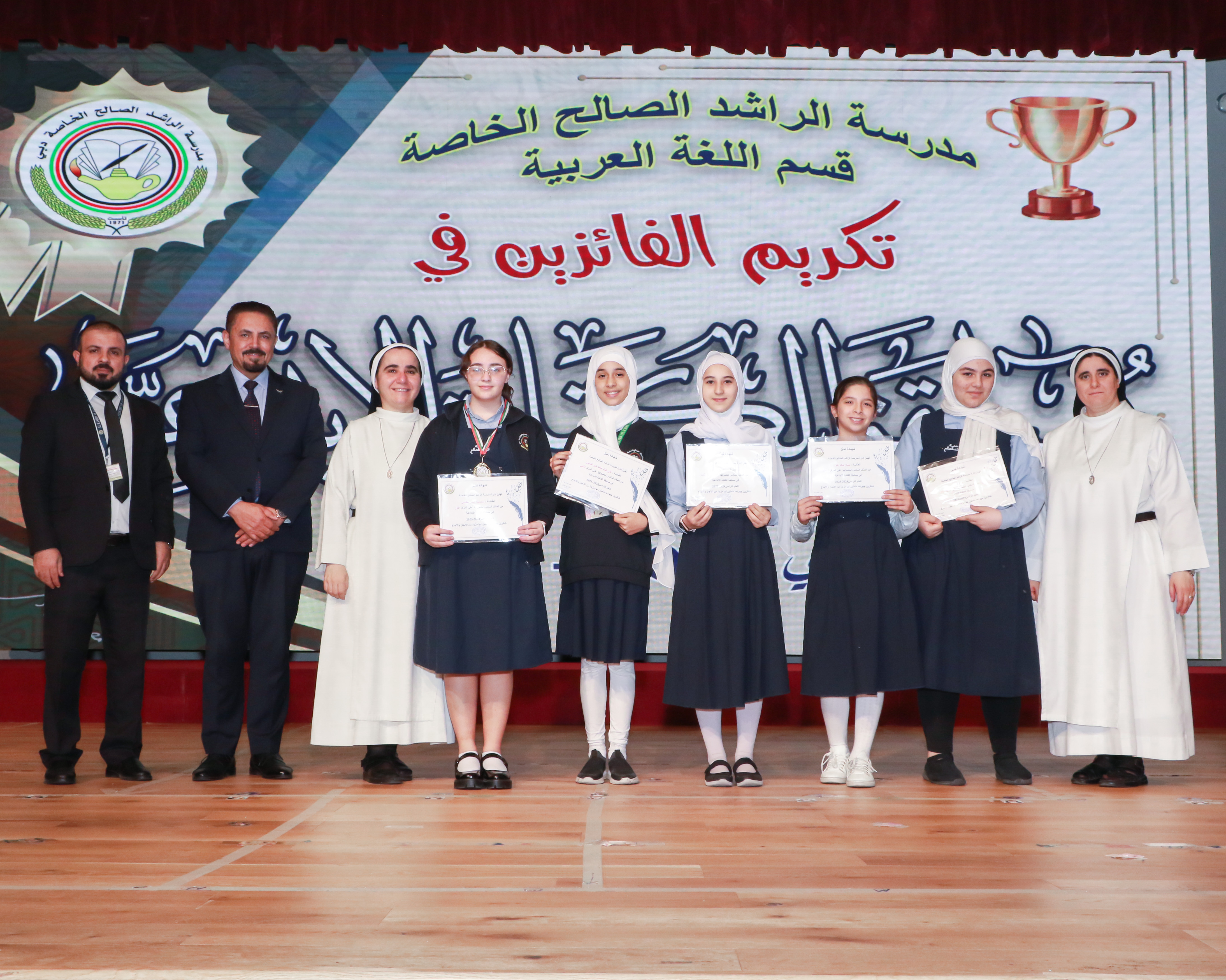 الطلاب الفائزين في مسابقة الكتابة الإبداعية