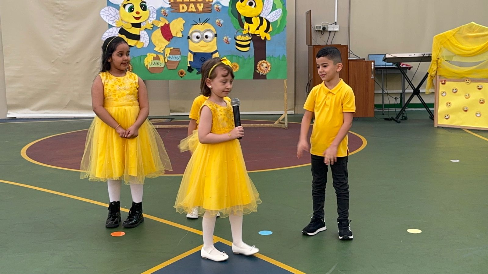 يوم اللون الأصفر