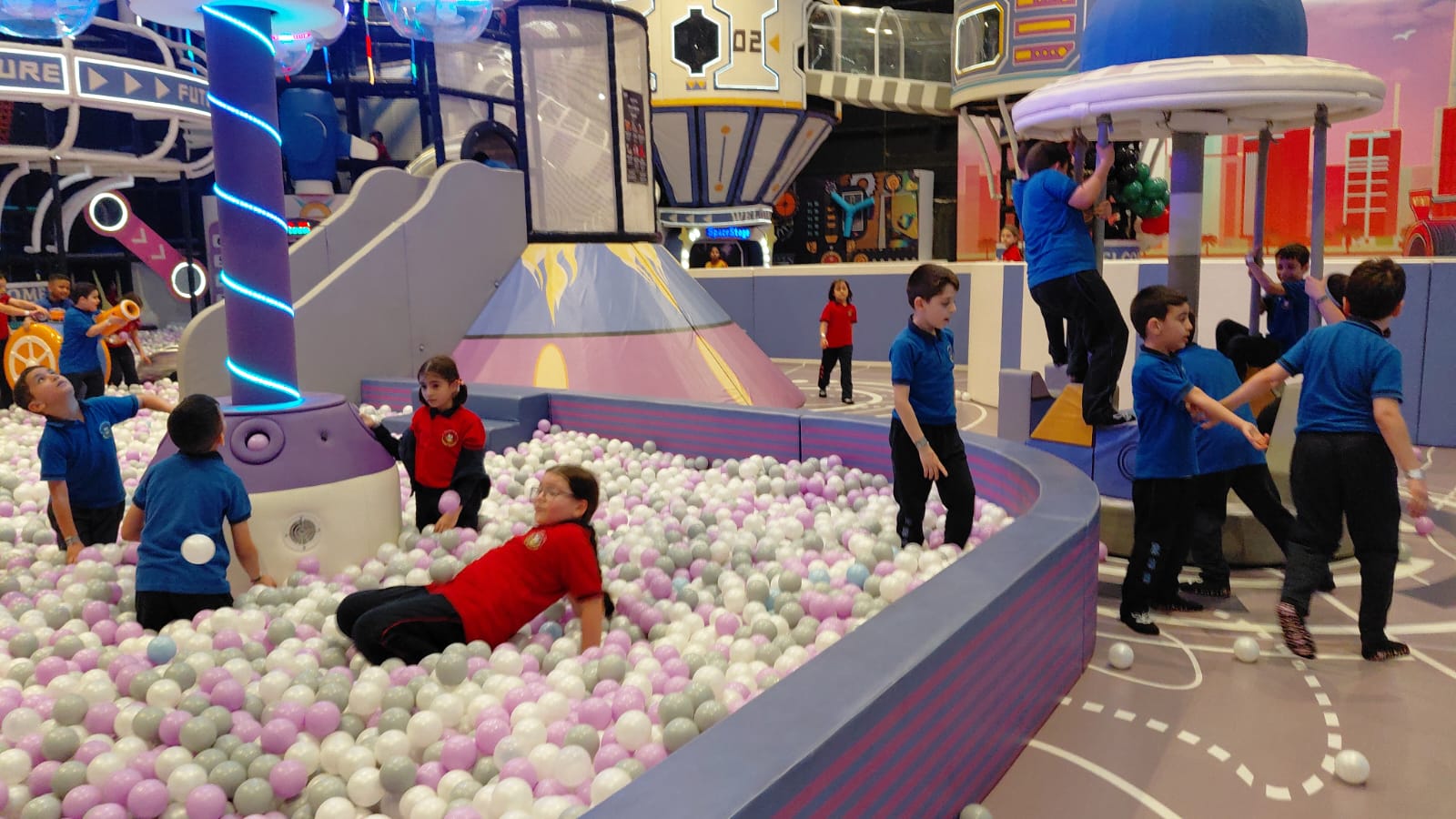 رحلة ترفيهية لطلاب الصف الثاني الى black bunny في القوز - دبي 